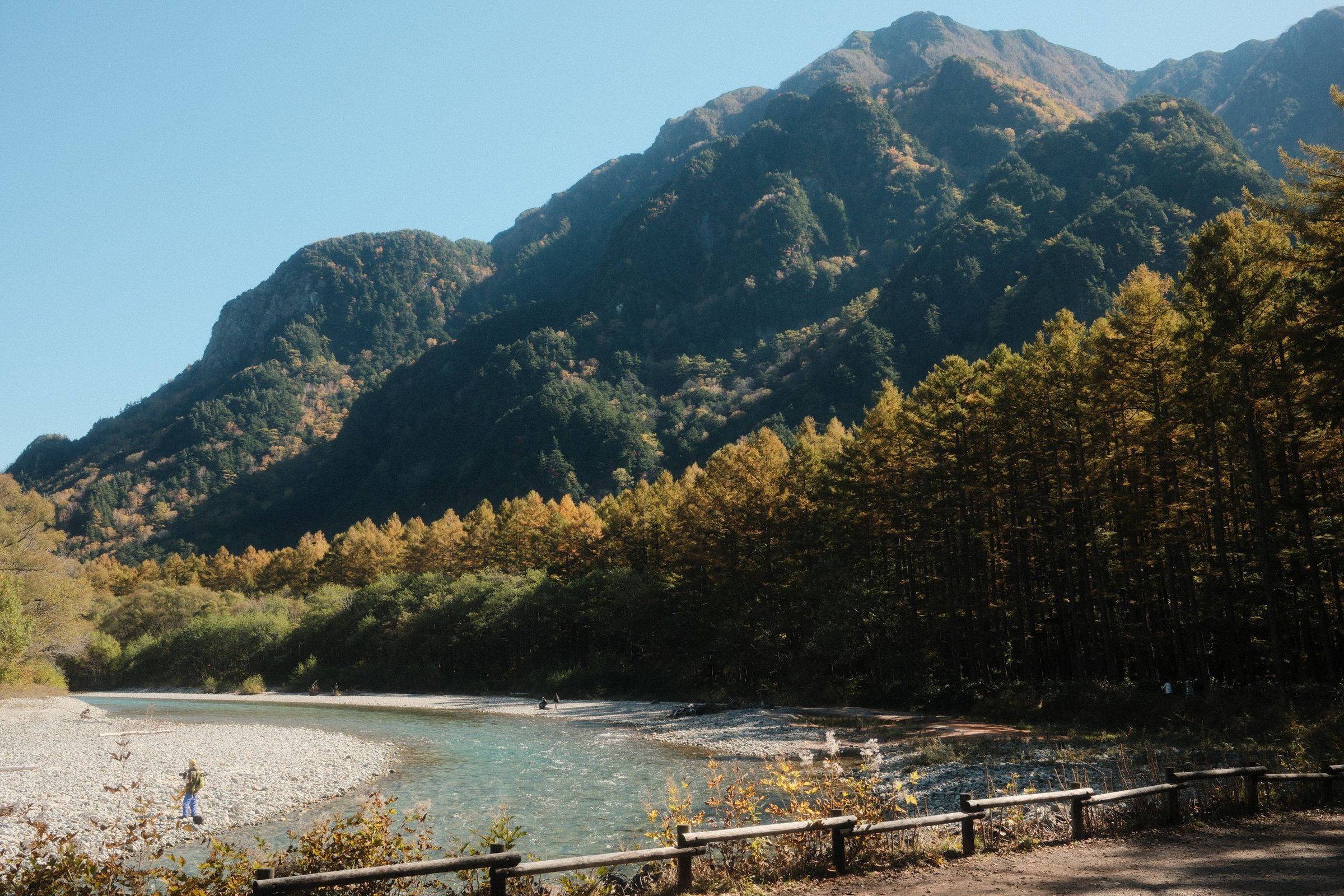 Pagi di lembah Kamikochi sebelum turis tiba, pegunungan Alpen Jepang — tour Japan Avenir