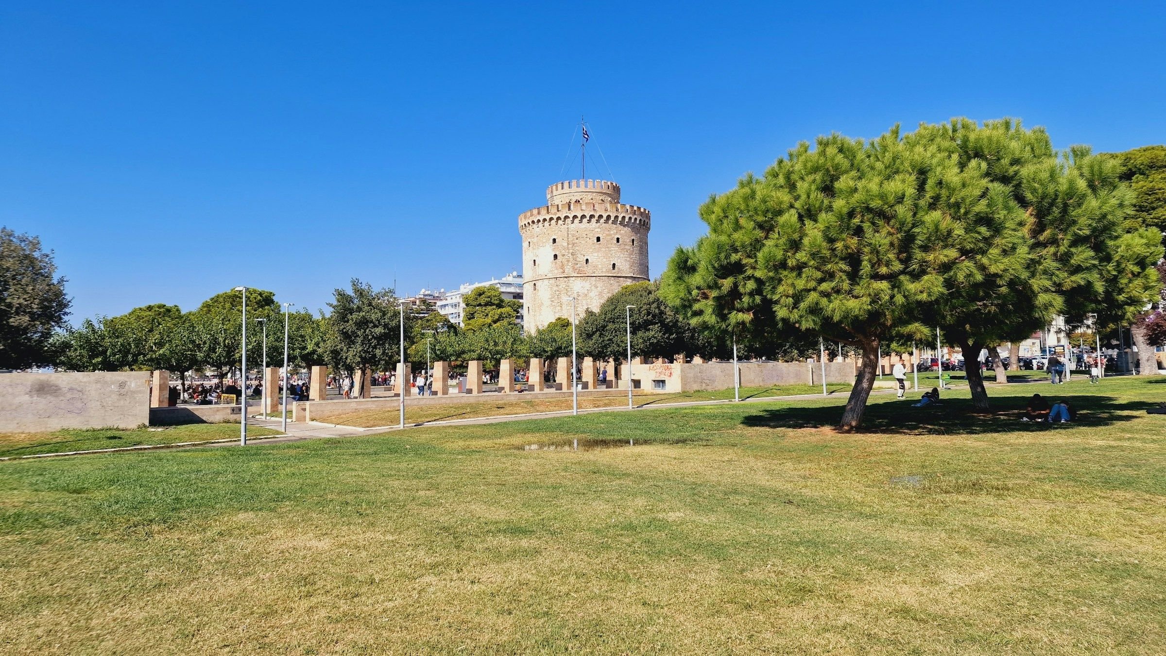 Menara Putih ikonik di tepi pantai Thessaloniki, Yunani