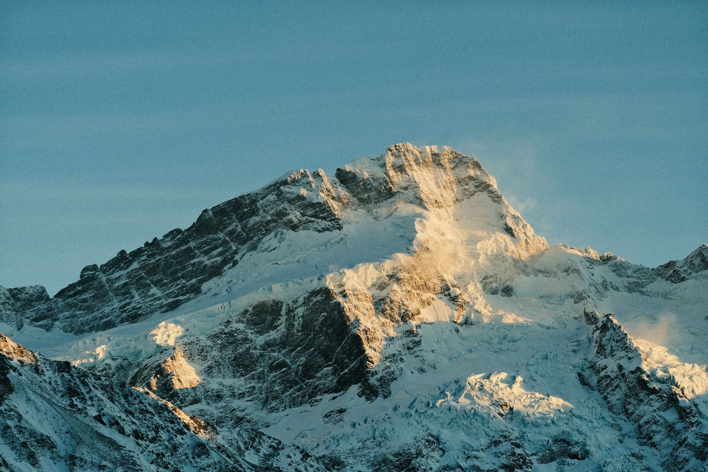 Puncak bersalju Aoraki Mount Cook