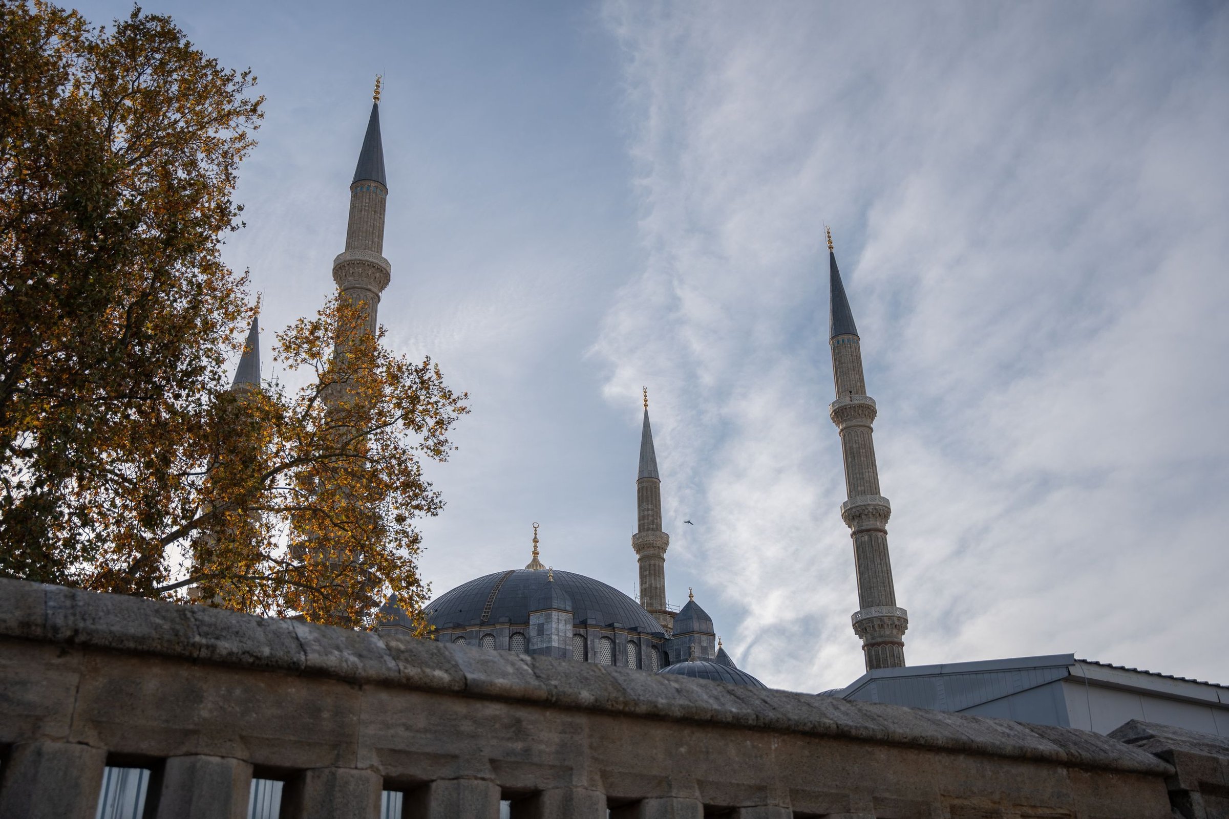 Masjid Selimiye di Edirne dengan menara tinggi