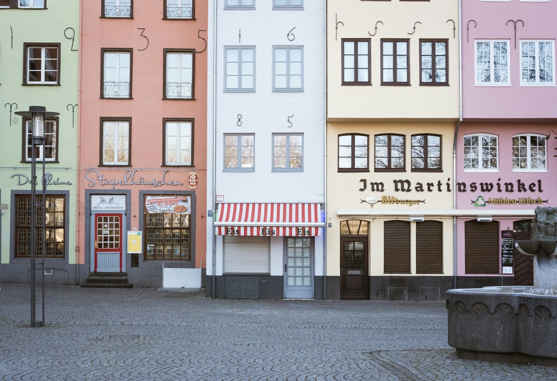 Rumah warna-warni kota tua Cologne, Jerman