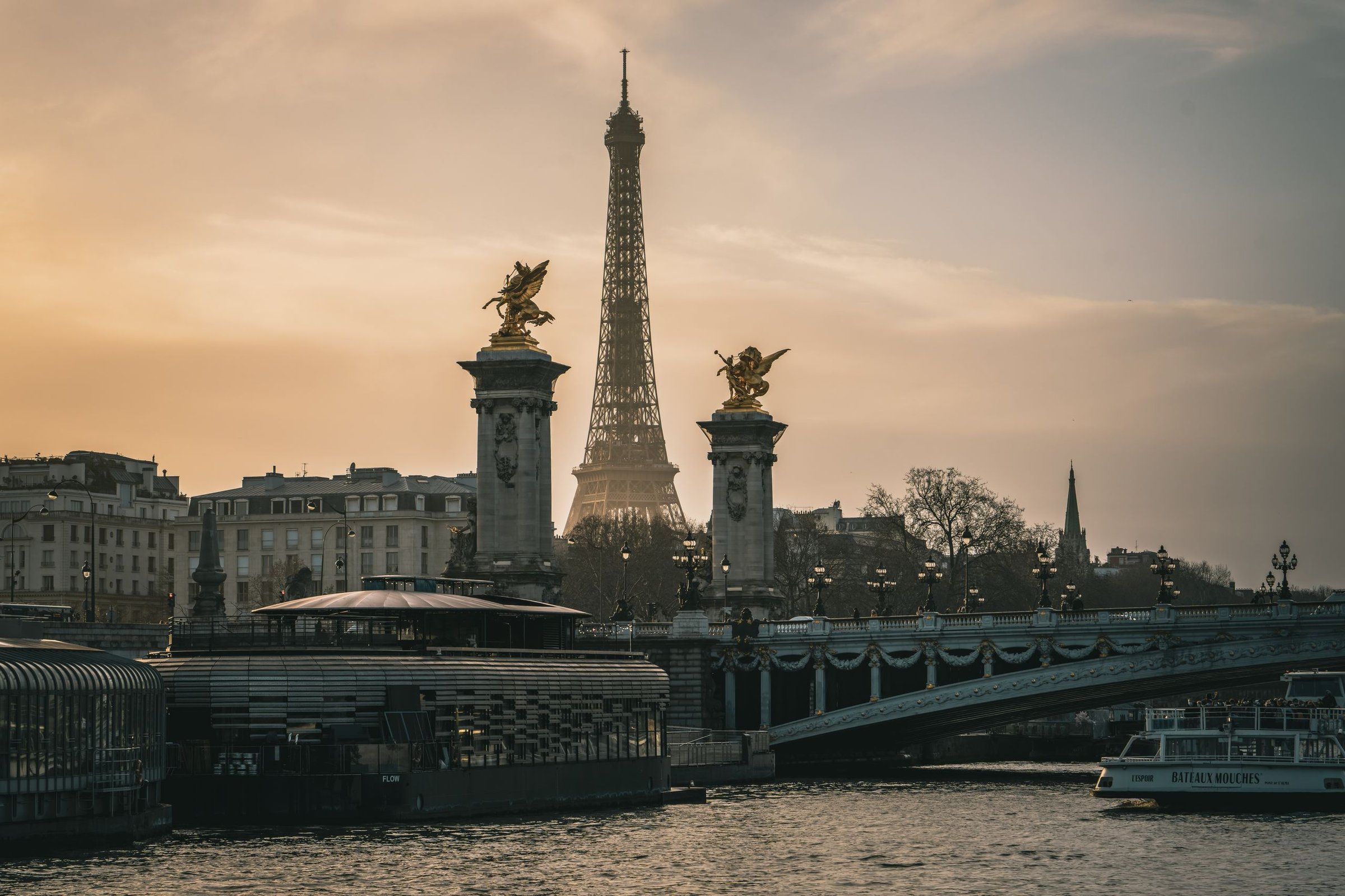 Paris dalam Sehari: Eiffel, Louvre, Notre Dame