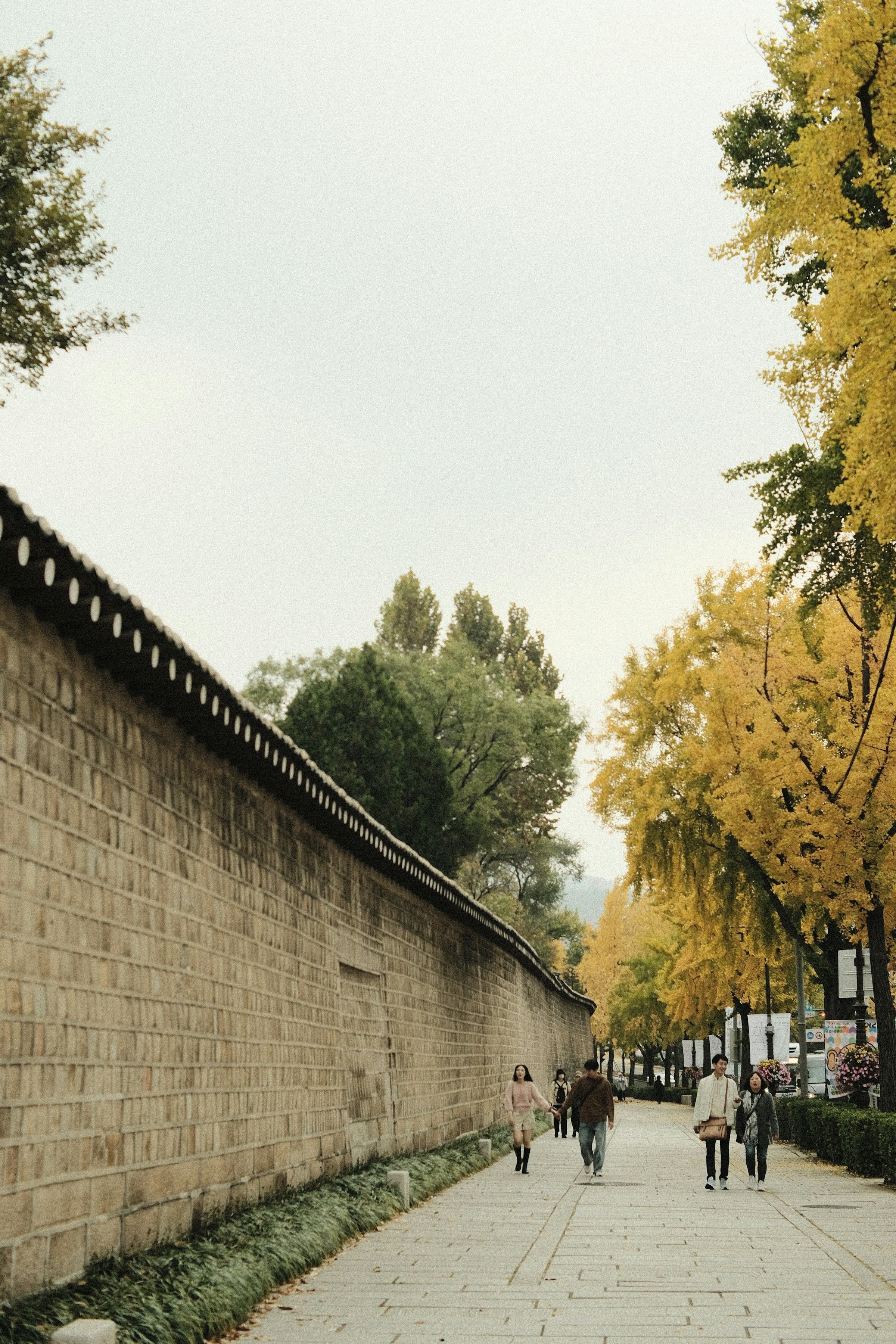 Pejalan kaki di trotoar Seoul