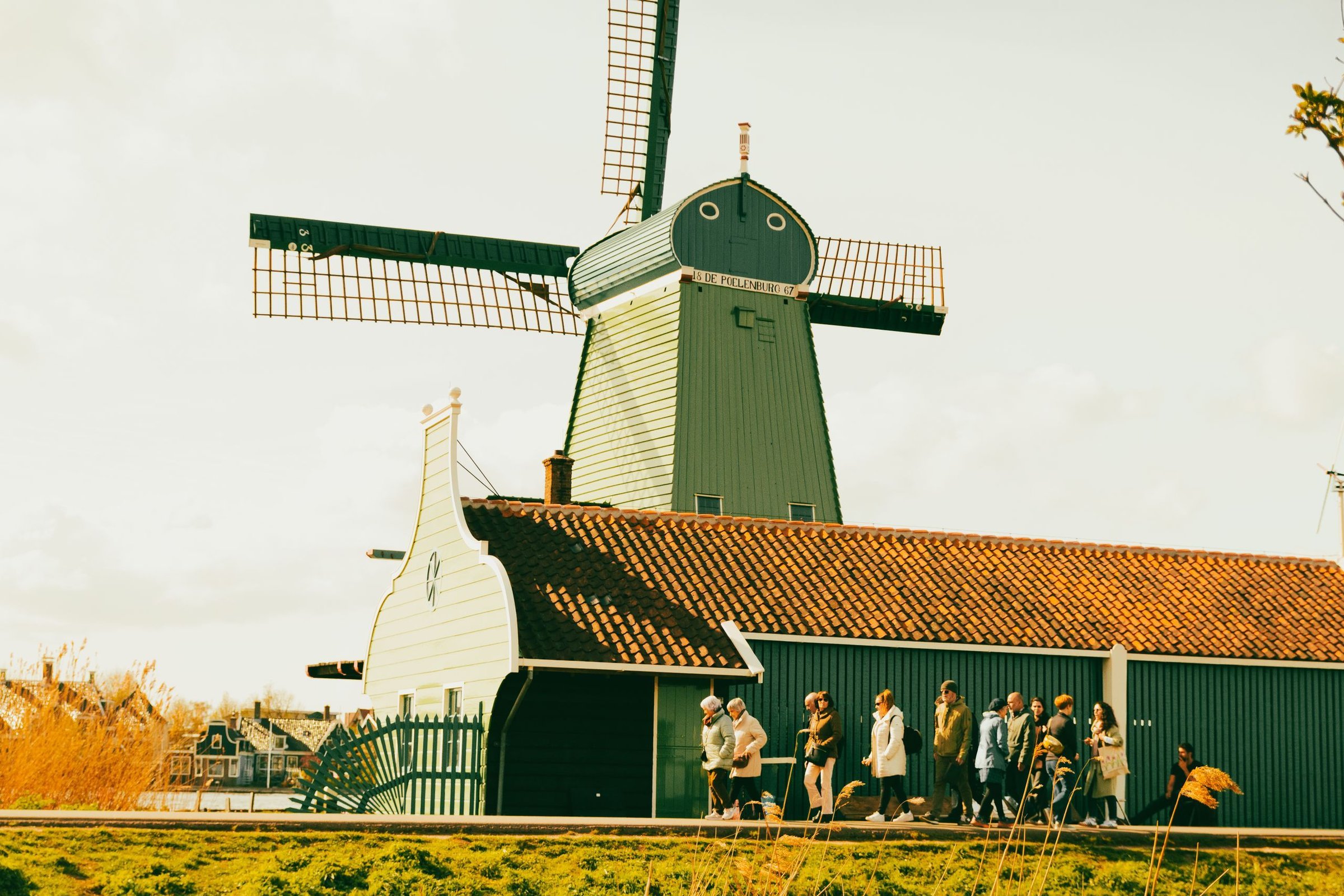 Kincir angin hijau Zaanse Schans di Belanda