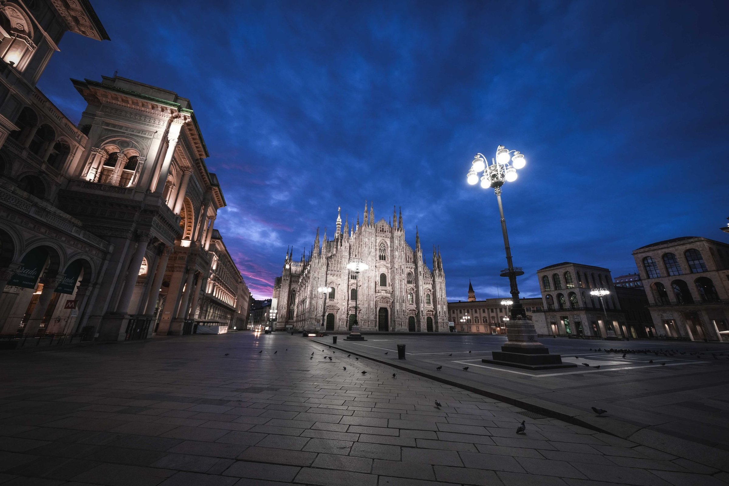 Katedral Duomo Milan saat senja