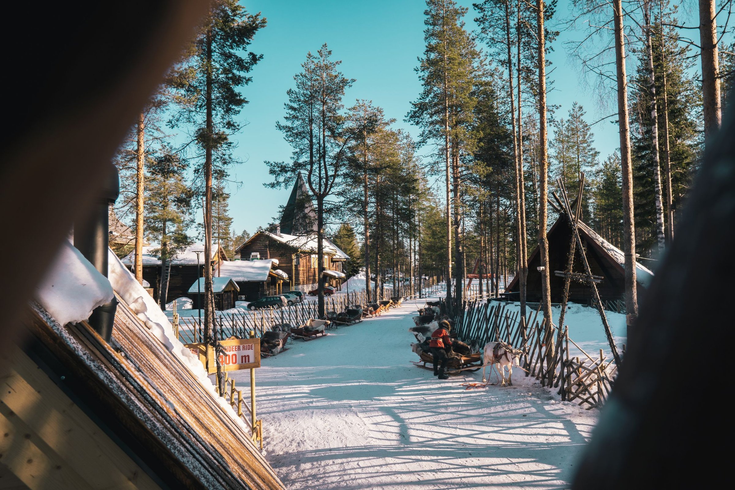 Santa Claus Village & Garis Arktik