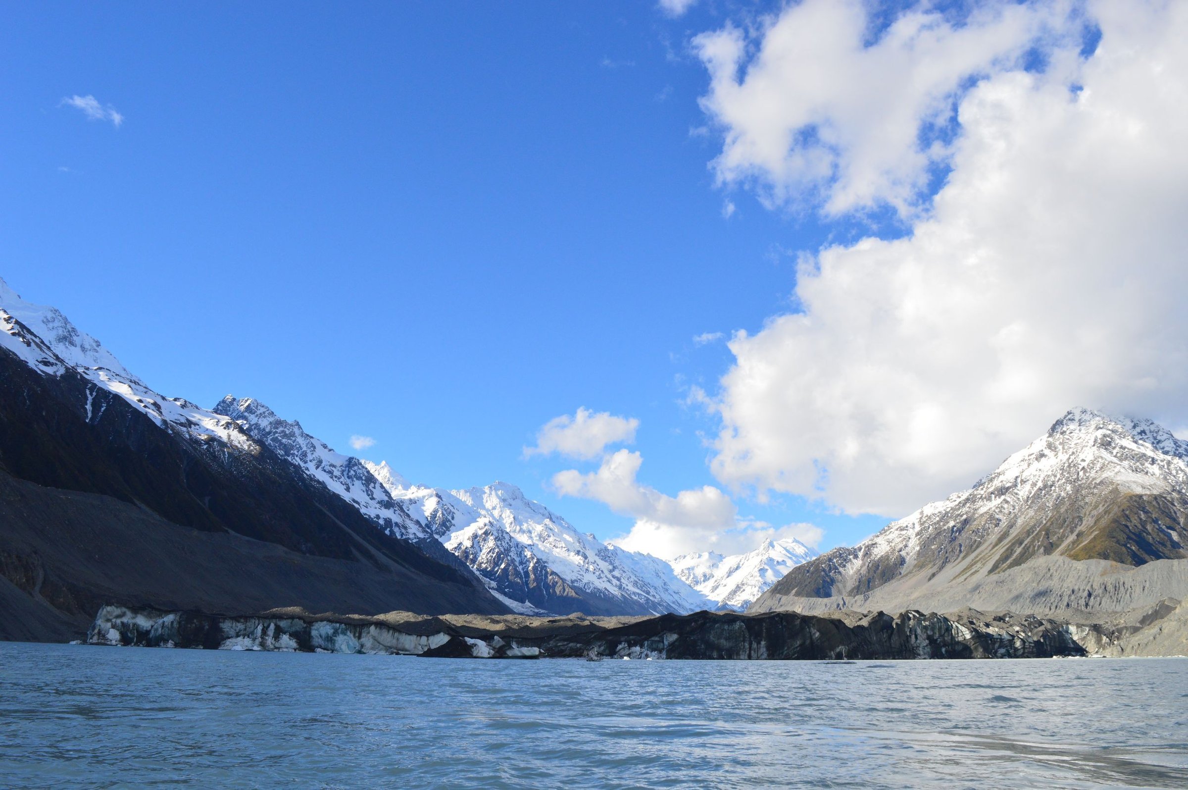 Danau glasial Tasman di kaki Mount Cook