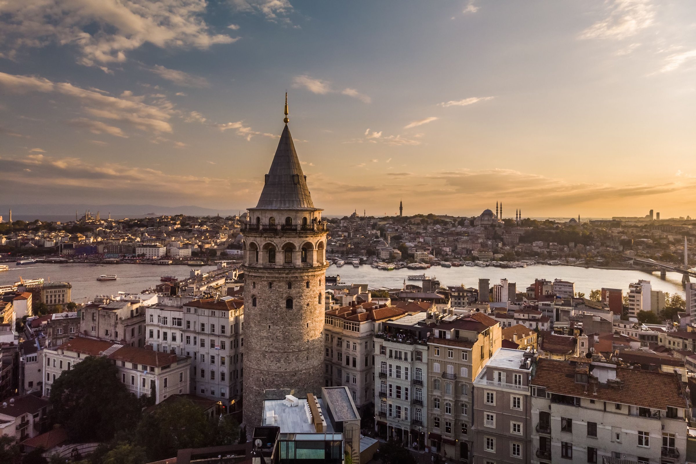 Menara Galata saat senja