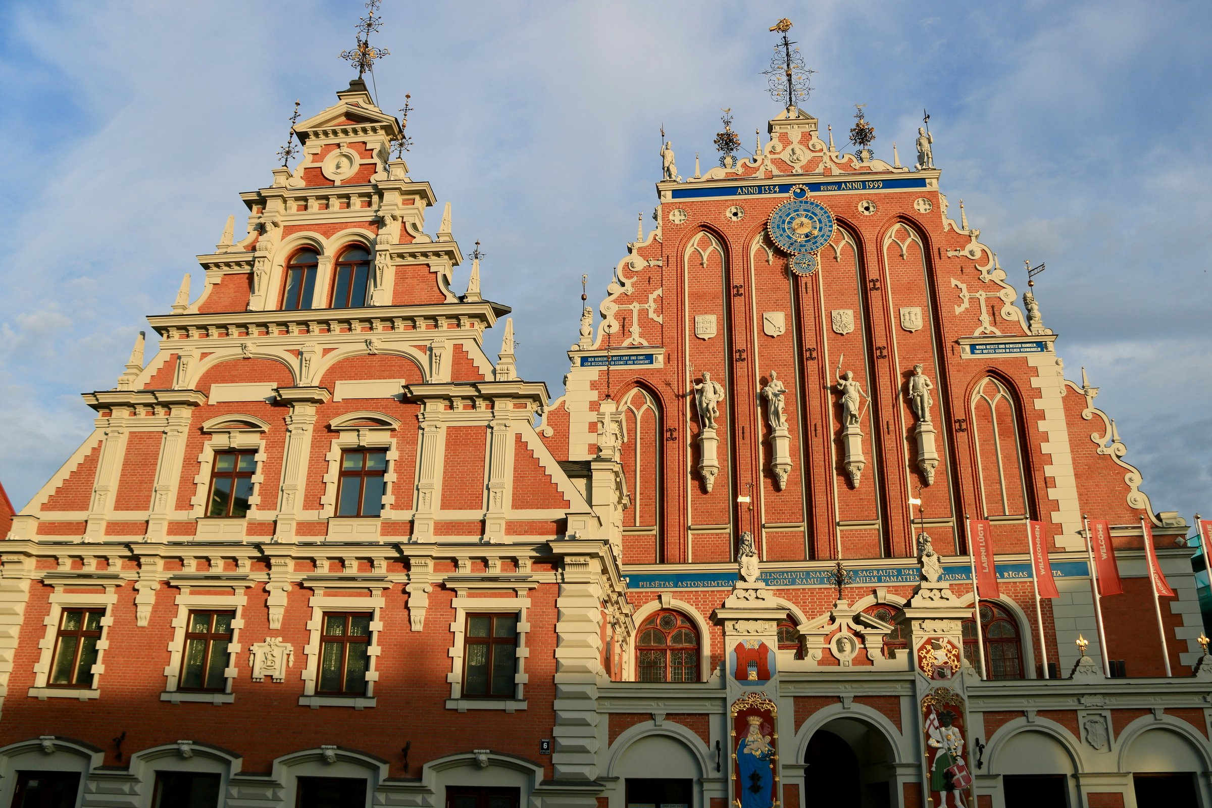 Bangunan House of the Blackheads bergaya Gothic di Riga, Latvia