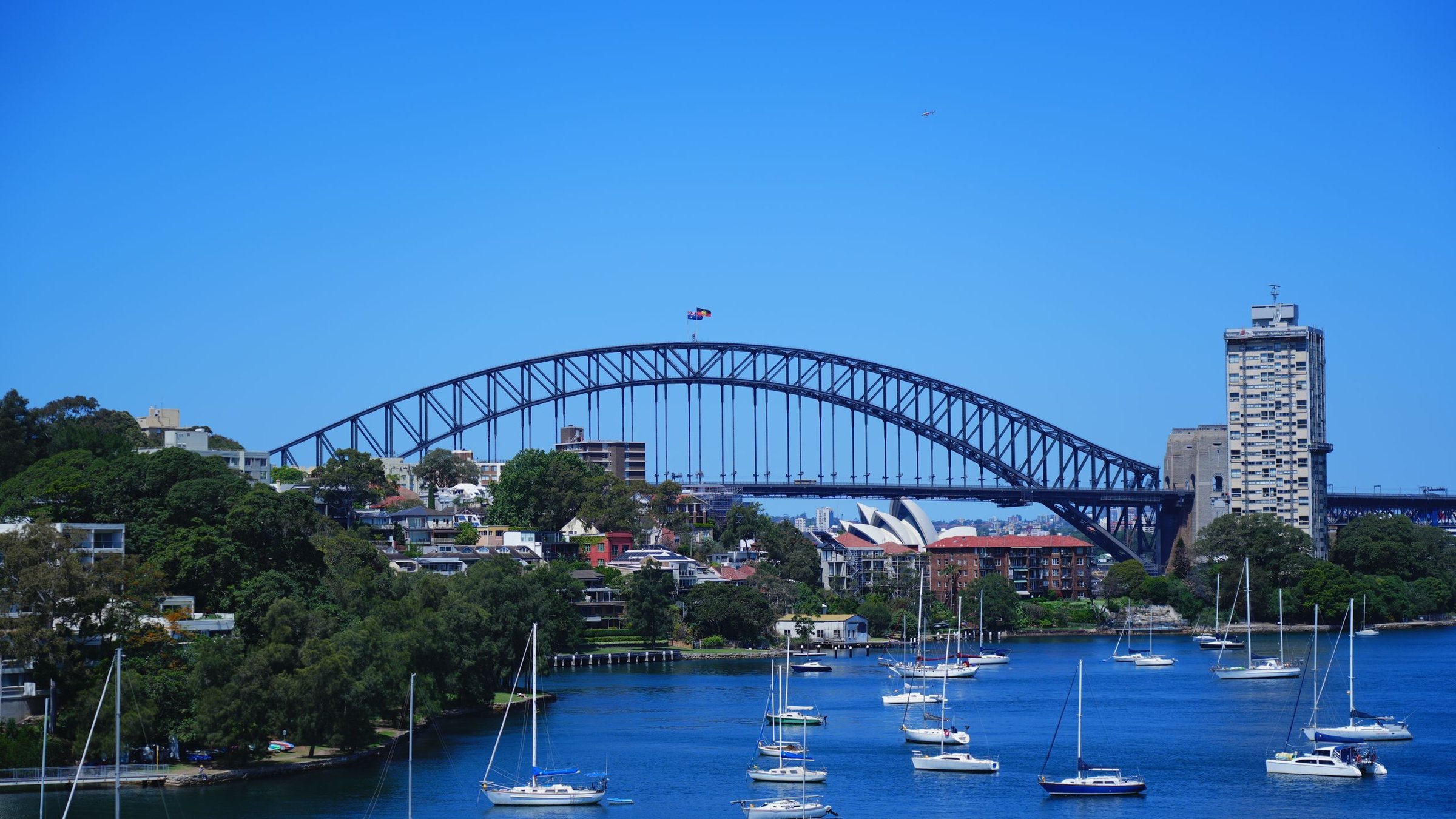 Harbour Bridge Sydney dengan perahu layar