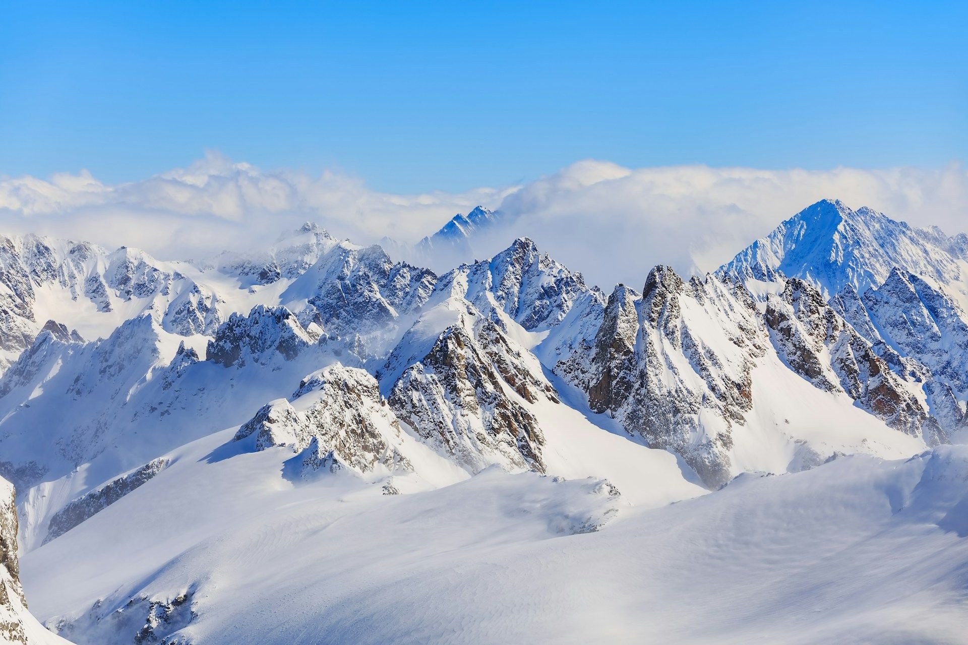 Pemandangan gletser dan puncak Alpen dari Mount Titlis, Swiss