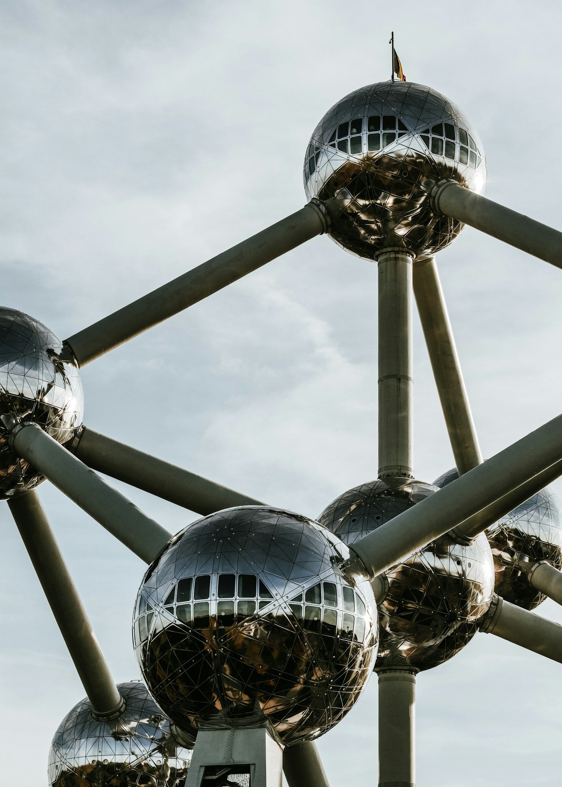 Monumen Atomium Brussels, bola-bola baja raksasa, Belgia