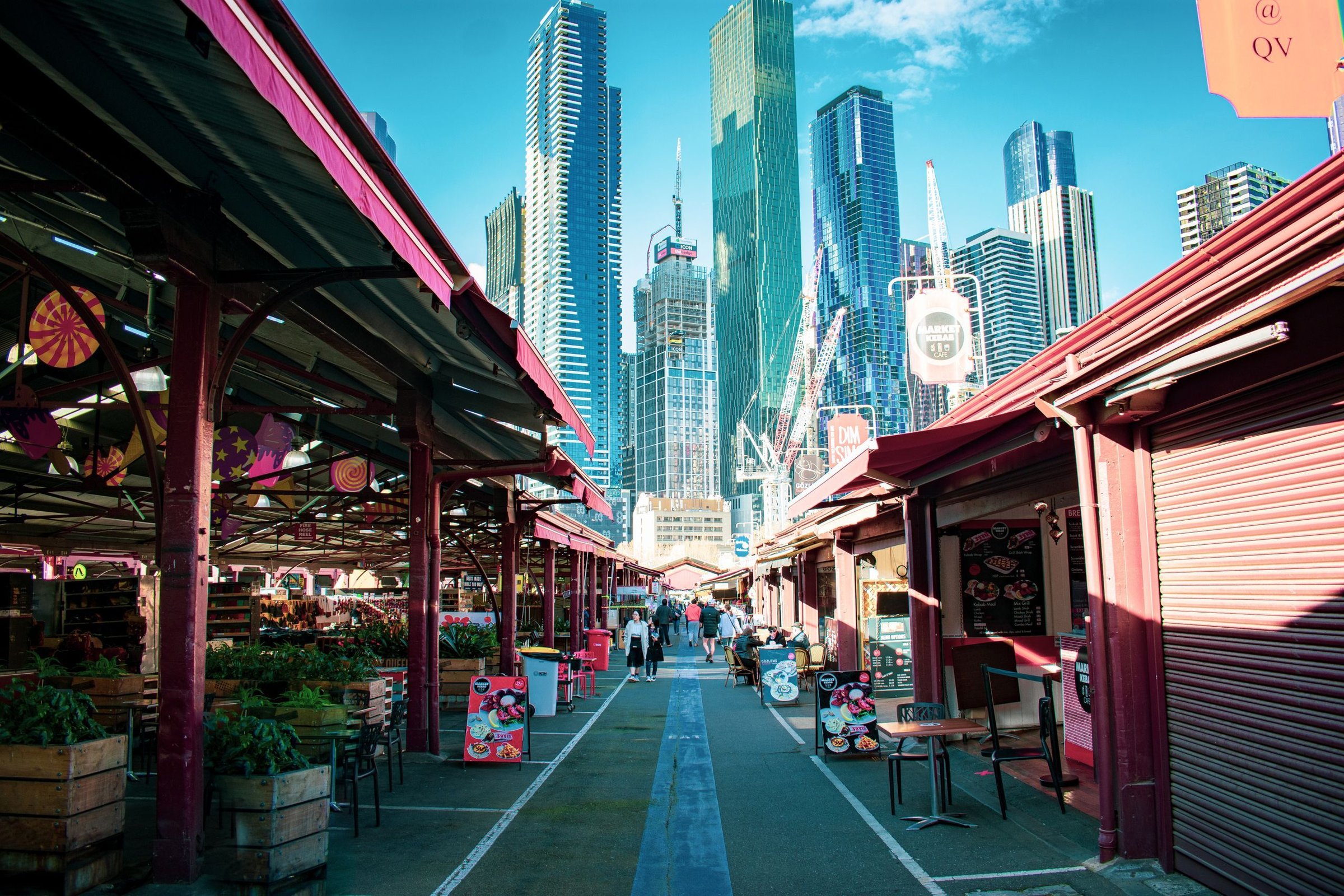 Queen Victoria Market dengan latar gedung Melbourne