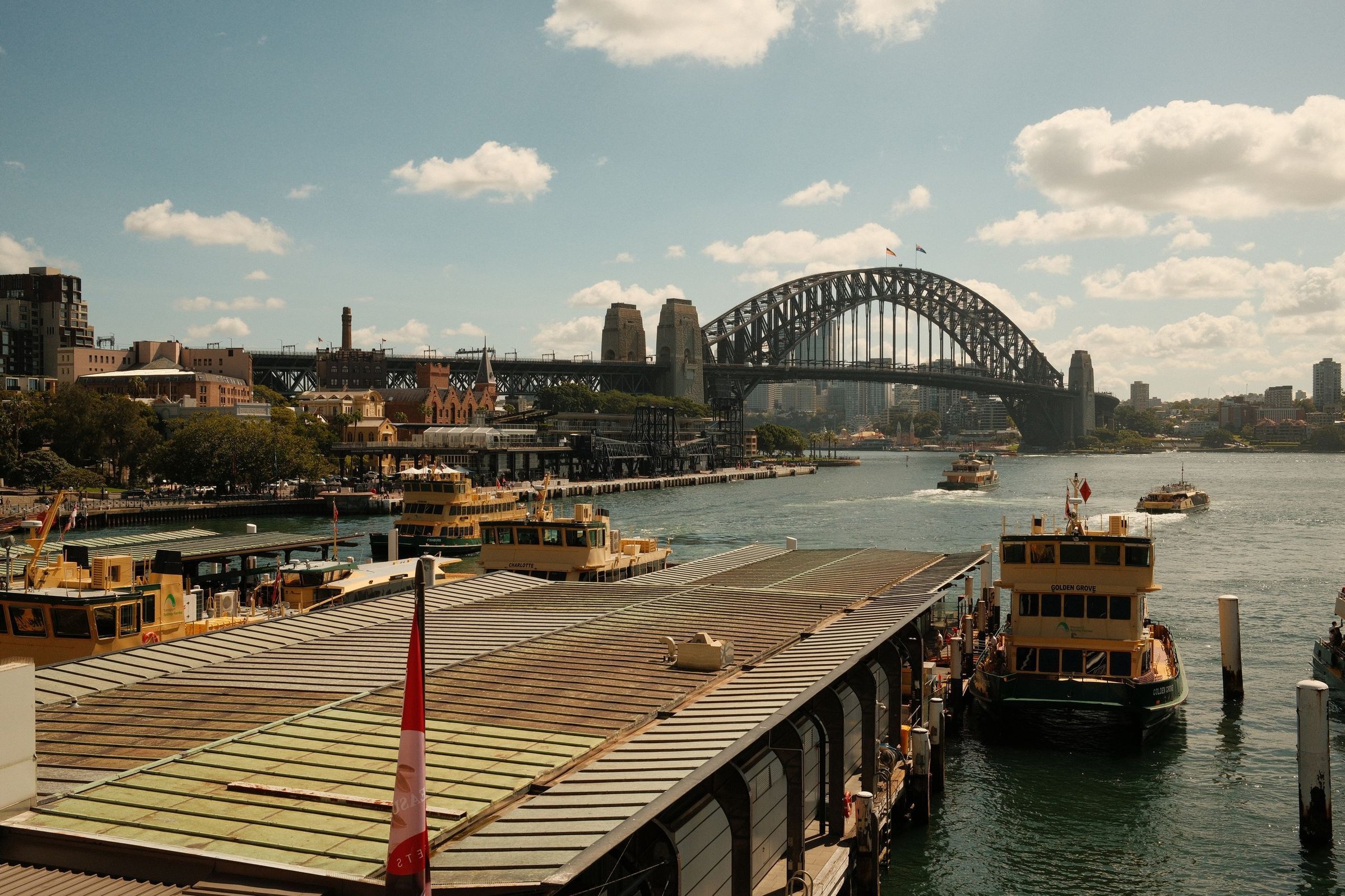 Bu Ratih: Naik feri di Circular Quay