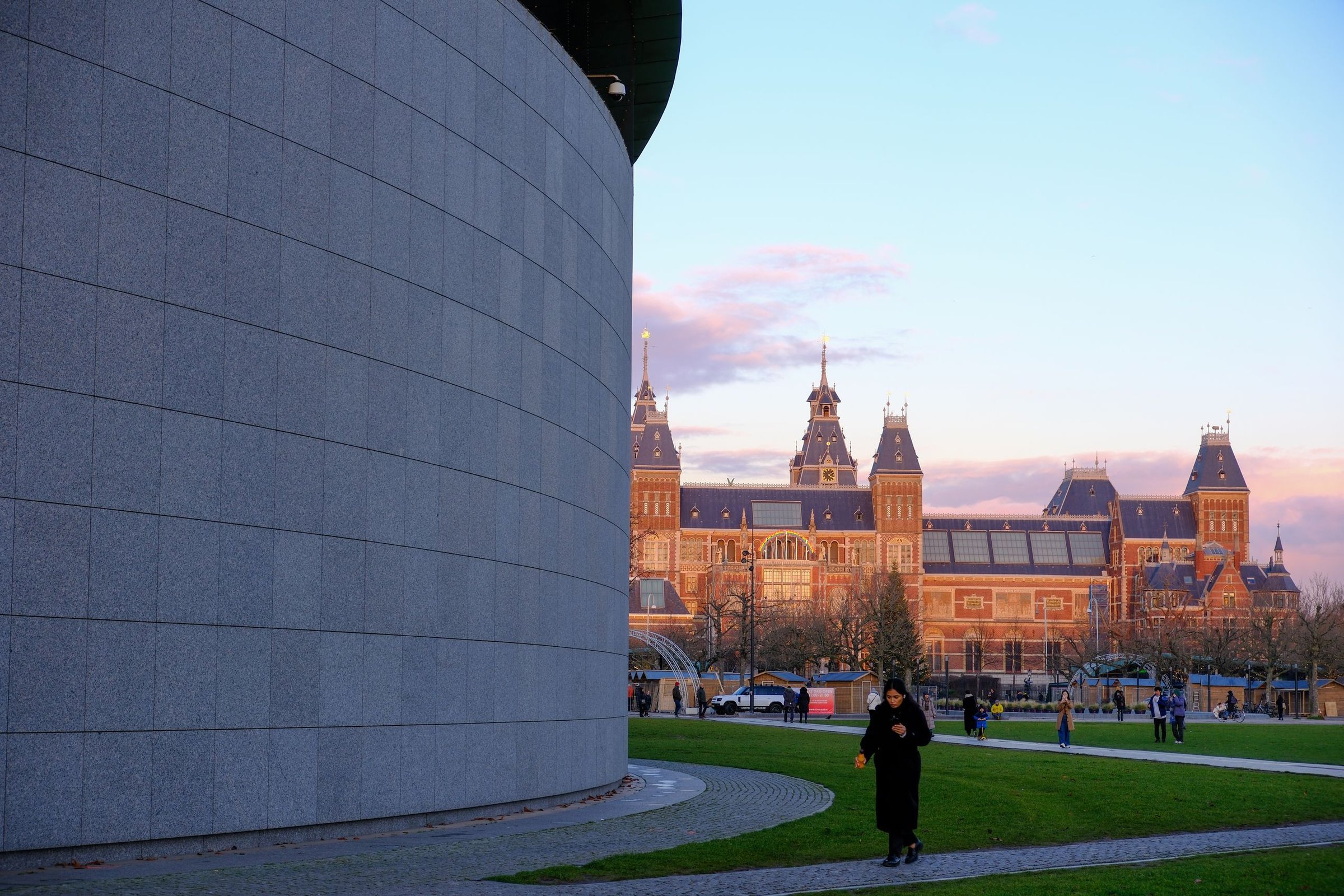 Museum Rijksmuseum di Amsterdam saat senja