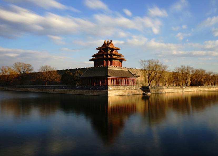 Kompleks Kota Terlarang Beijing dengan deretan atap kuning keemasan dilihat dari ketinggian.