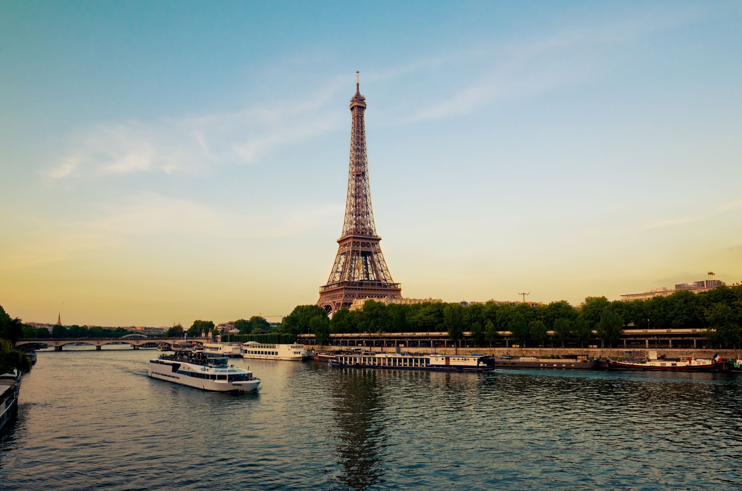 Pemandangan Menara Eiffel dan Sungai Seine, Paris
