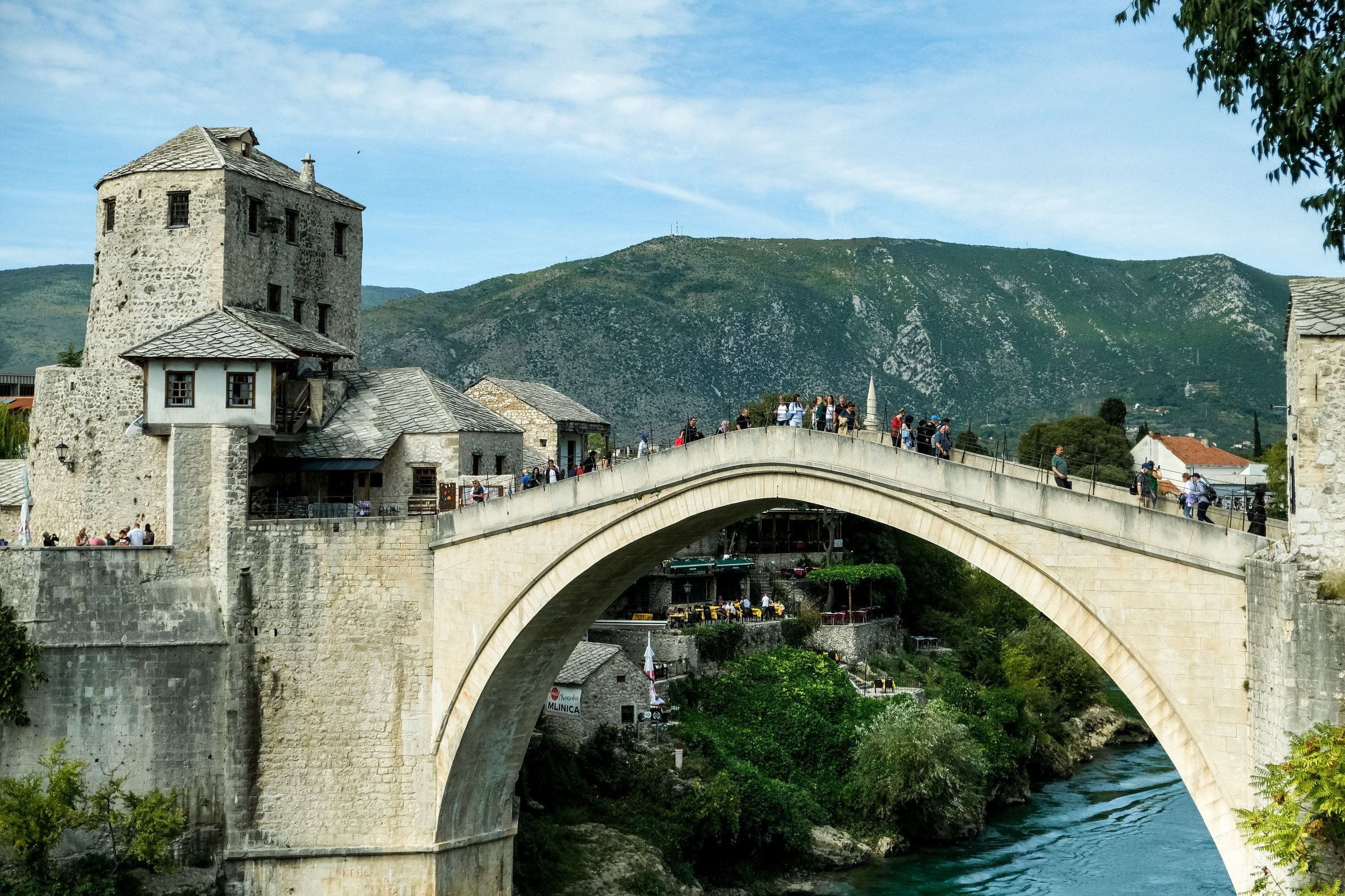 Stari Most, jembatan batu tua di atas Sungai Neretva