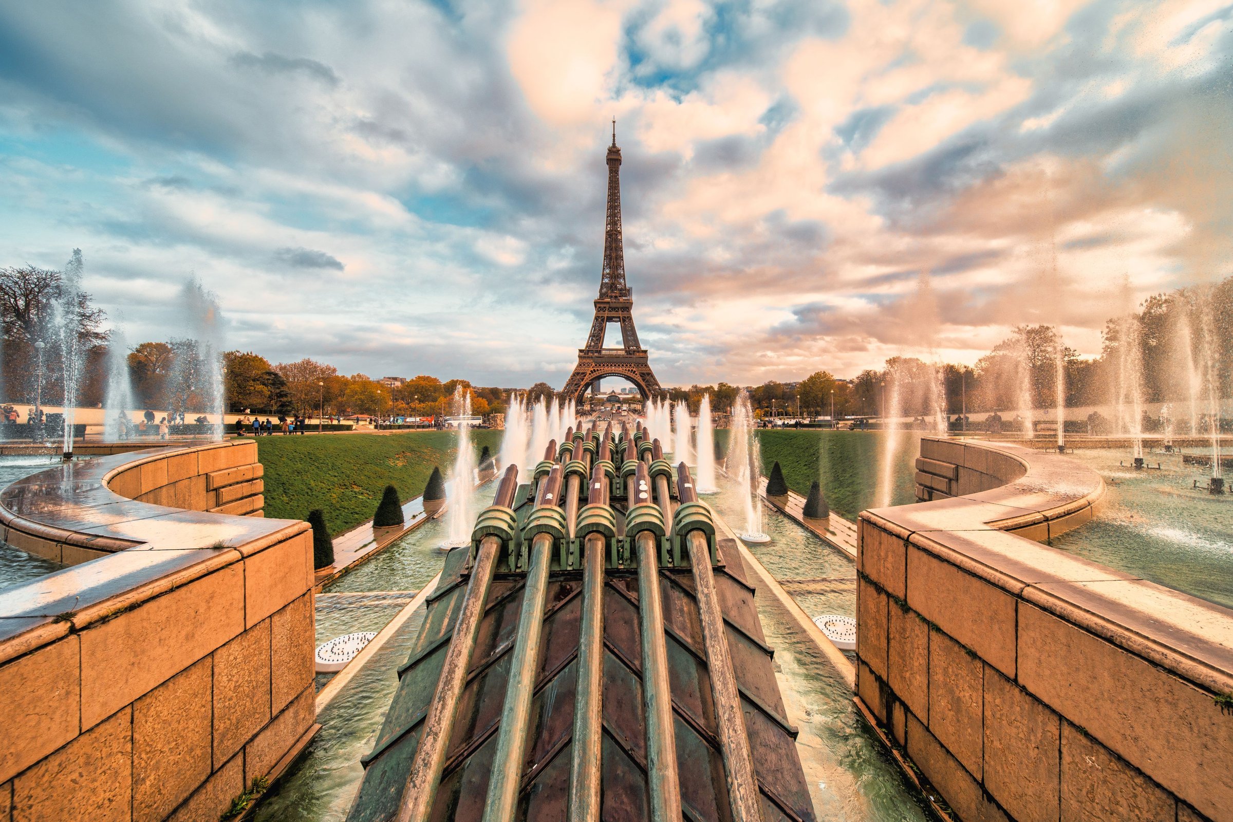 Menara Eiffel dan air mancur Trocadéro di Paris