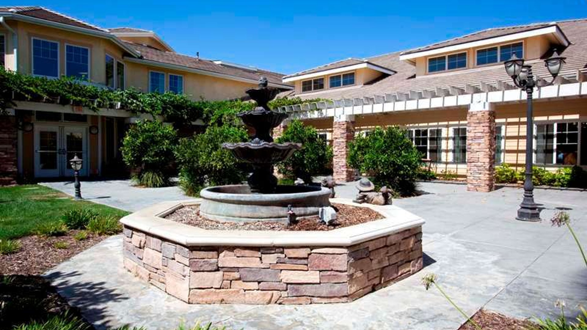 System.Collections.Generic.List`1[AFS.Common.Models.Photo] - Image 6