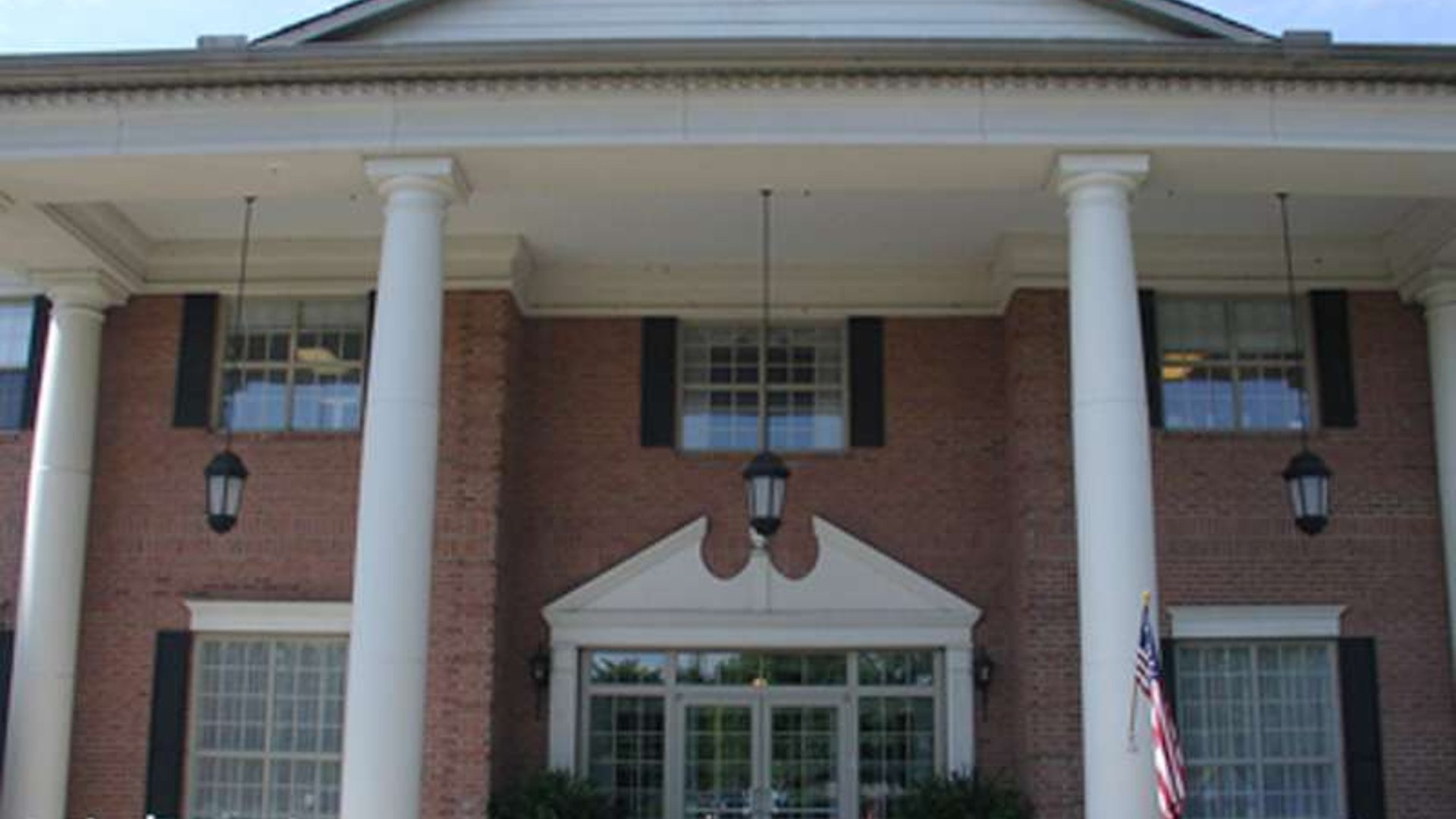 System.Collections.Generic.List`1[AFS.Common.Models.Photo] - Image 1