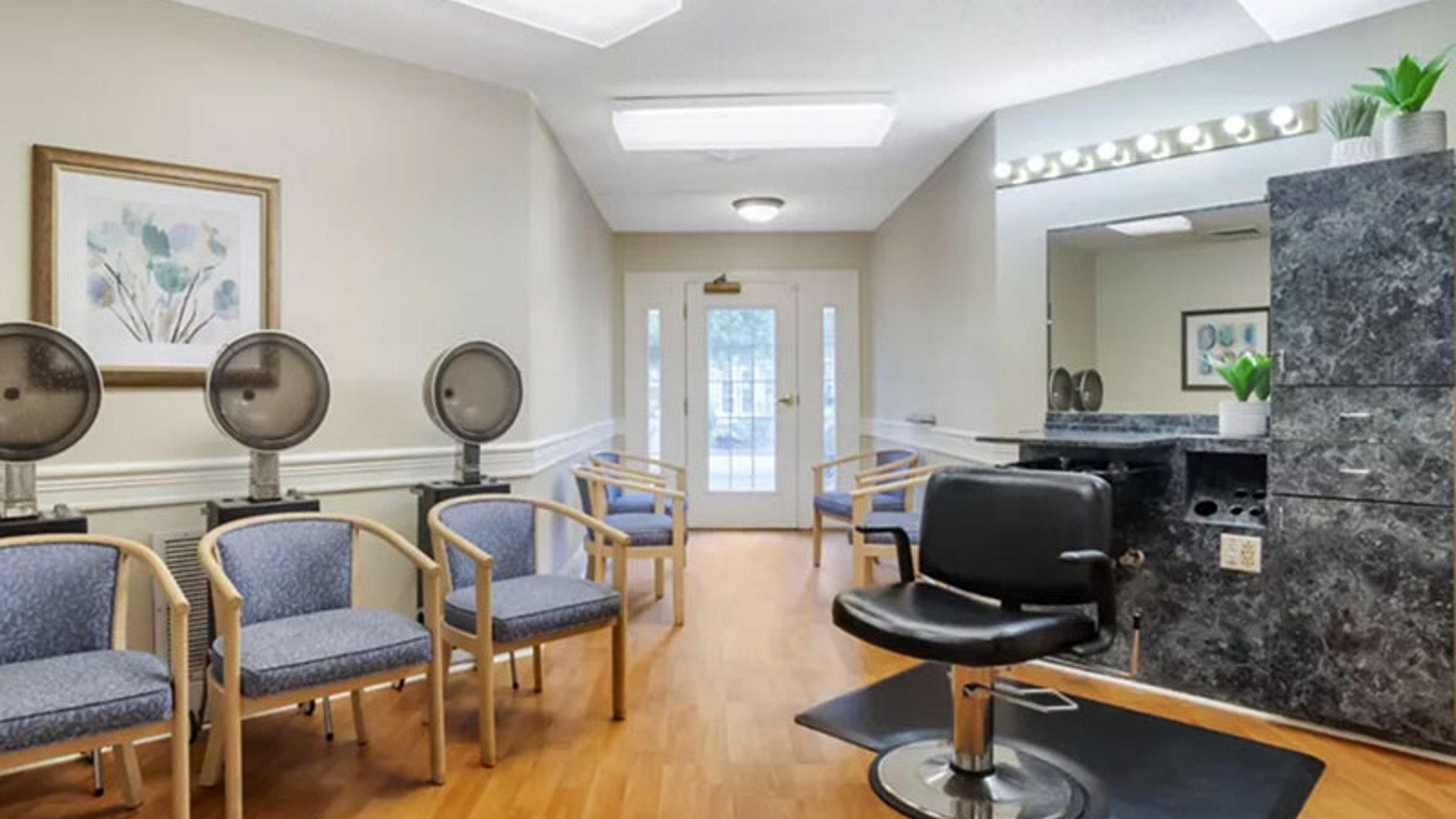 System.Collections.Generic.List`1[AFS.Common.Models.Photo] - Image 4