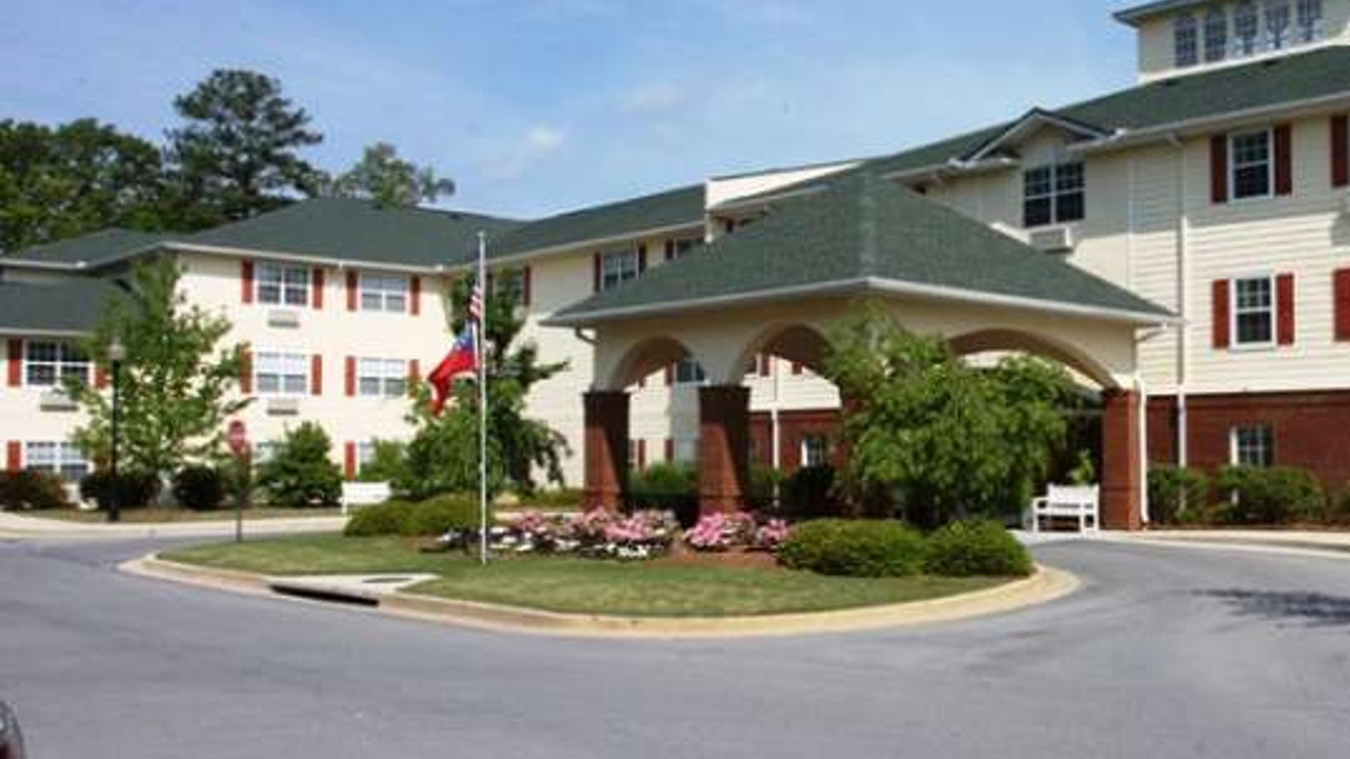 System.Collections.Generic.List`1[AFS.Common.Models.Photo] - Image 1