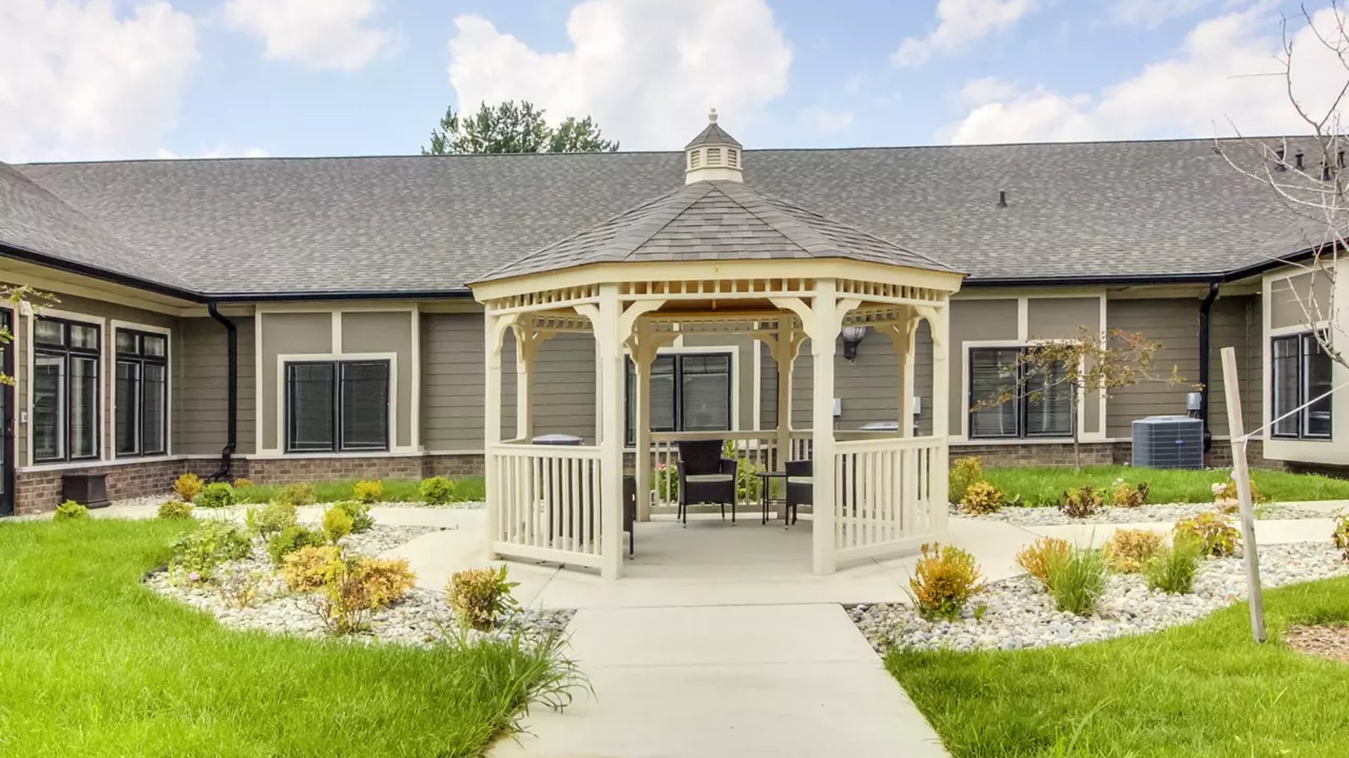 System.Collections.Generic.List`1[AFS.Common.Models.Photo] - Image 2