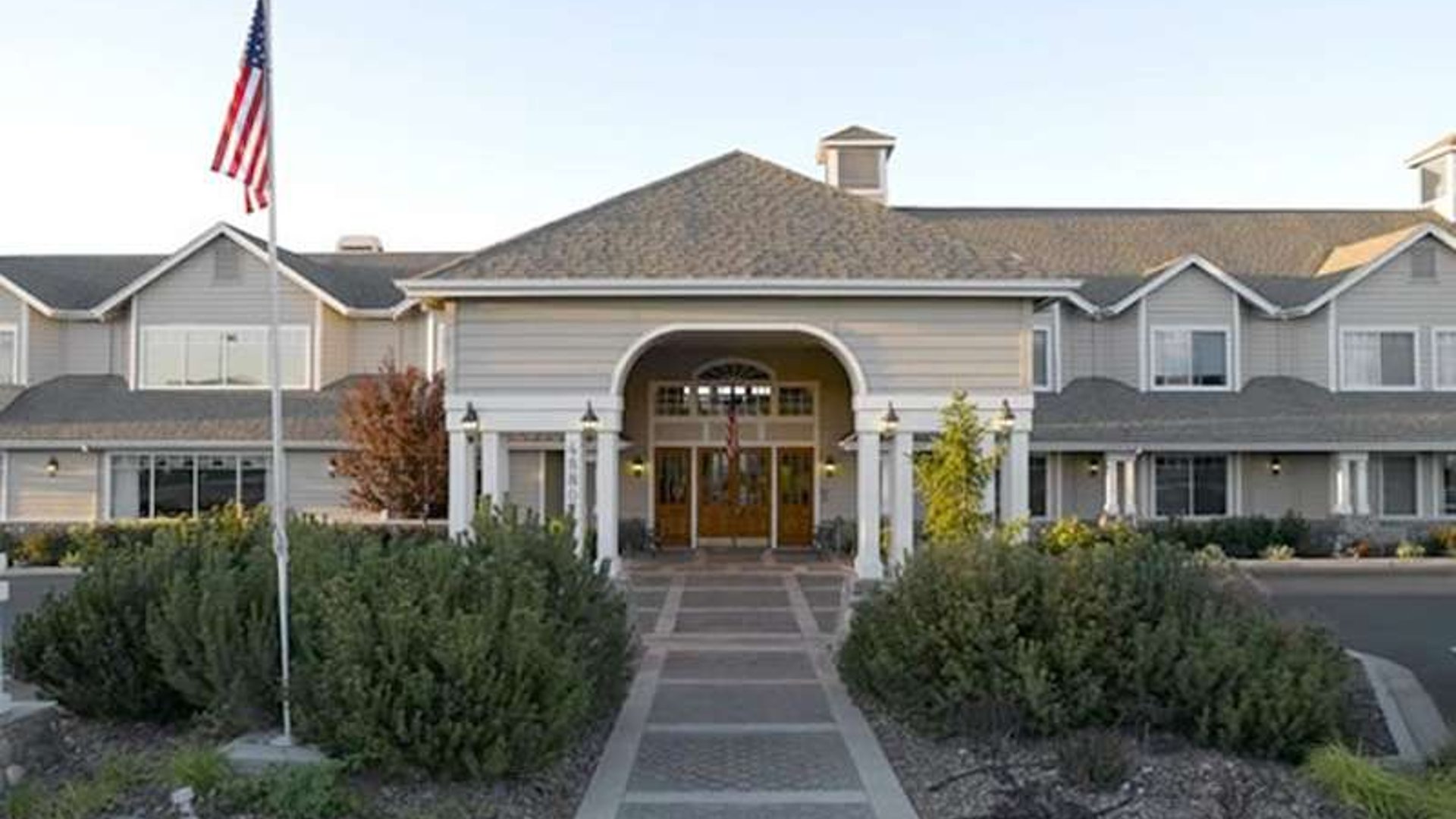 System.Collections.Generic.List`1[AFS.Common.Models.Photo] - Image 2