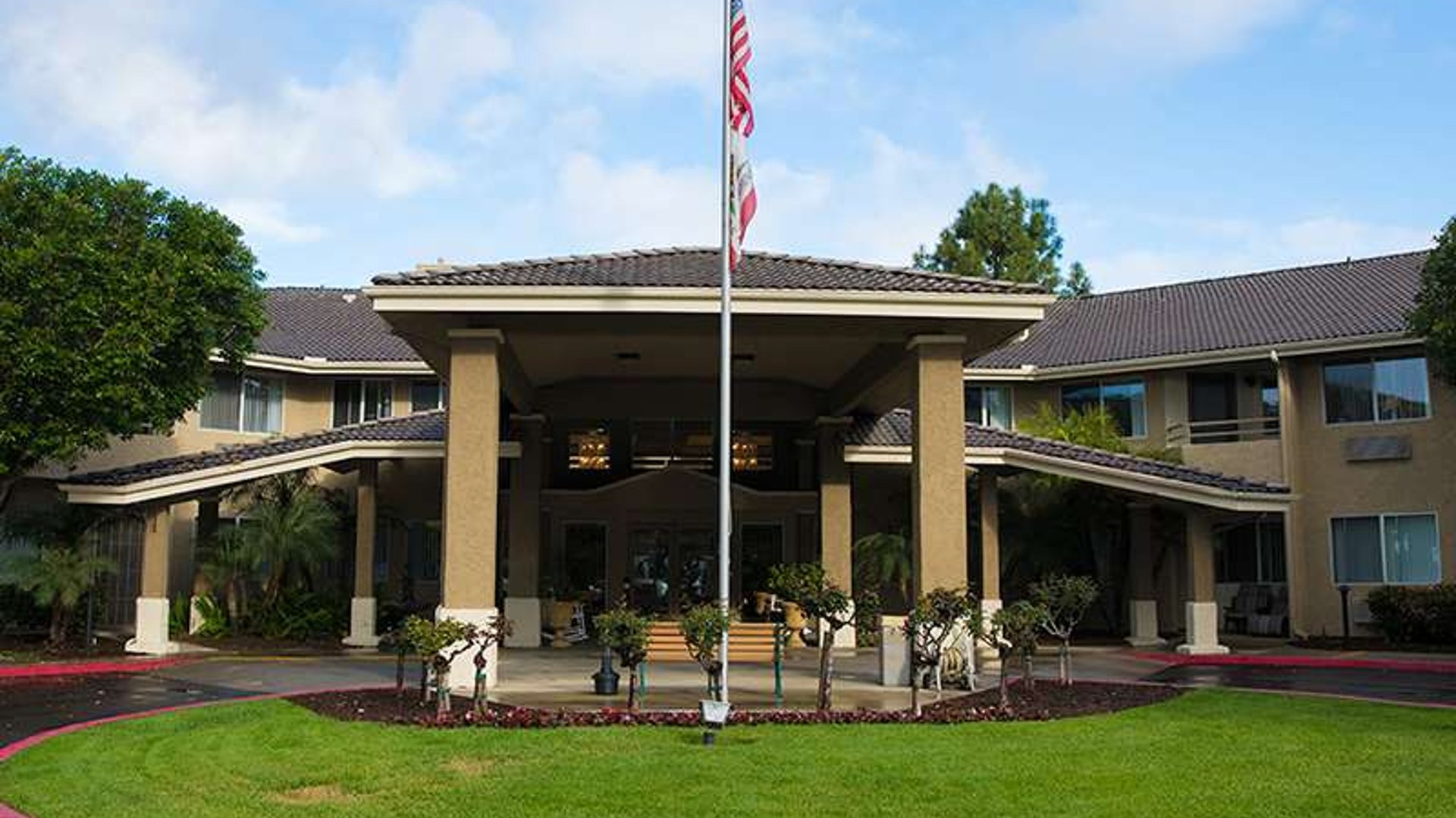 System.Collections.Generic.List`1[AFS.Common.Models.Photo] - Image 1