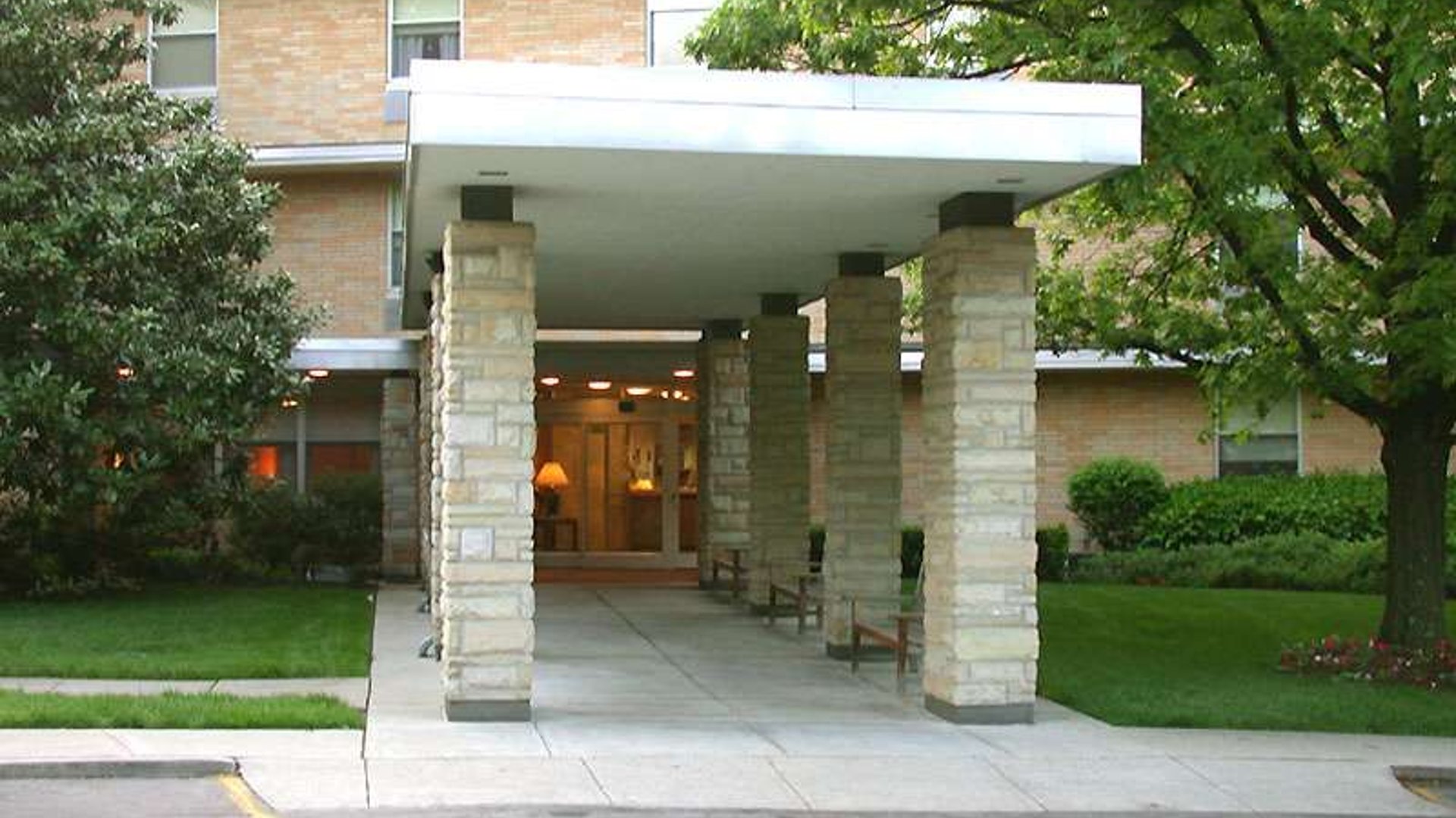 System.Collections.Generic.List`1[AFS.Common.Models.Photo] - Image 1