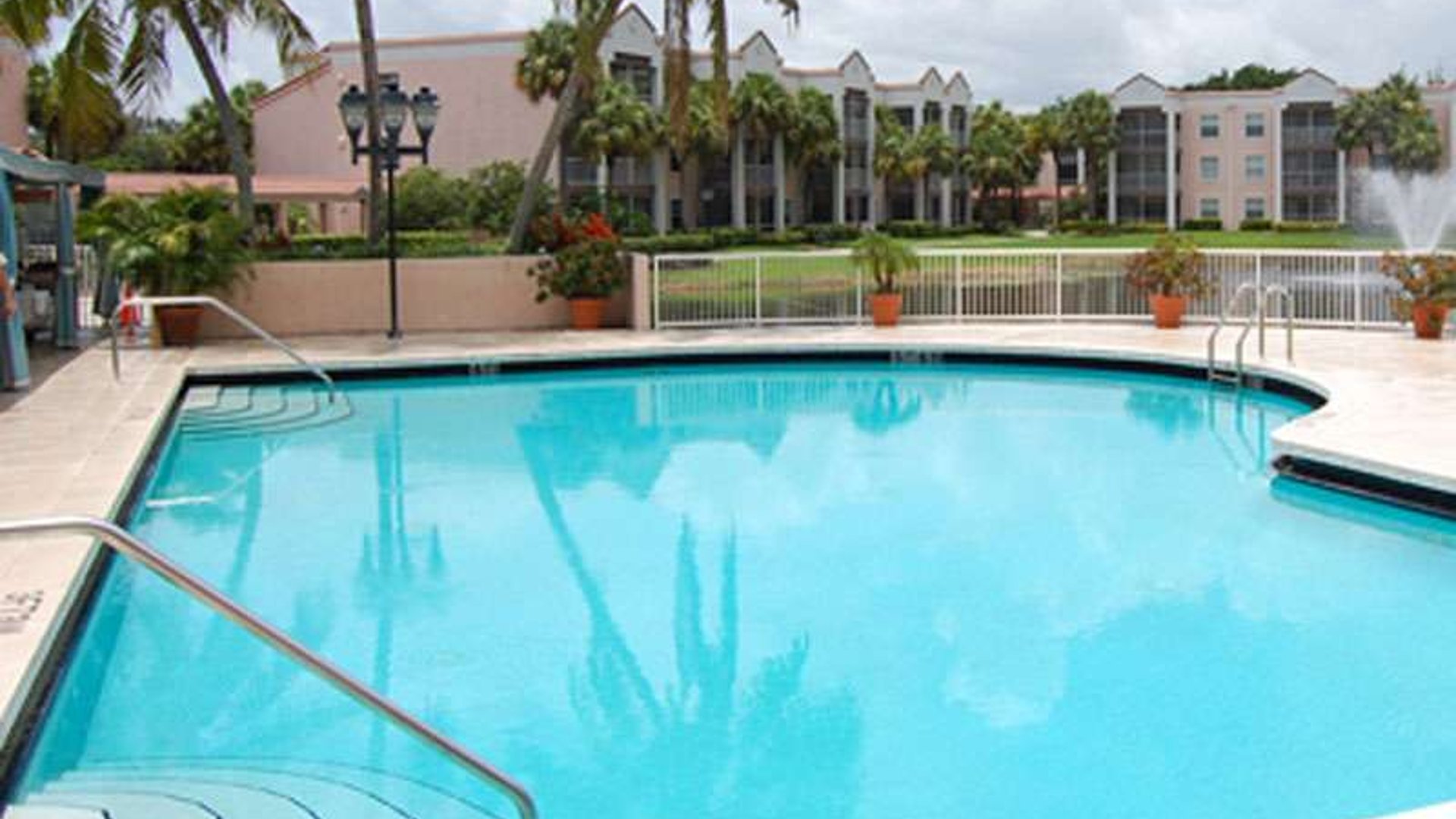 System.Collections.Generic.List`1[AFS.Common.Models.Photo] - Image 3