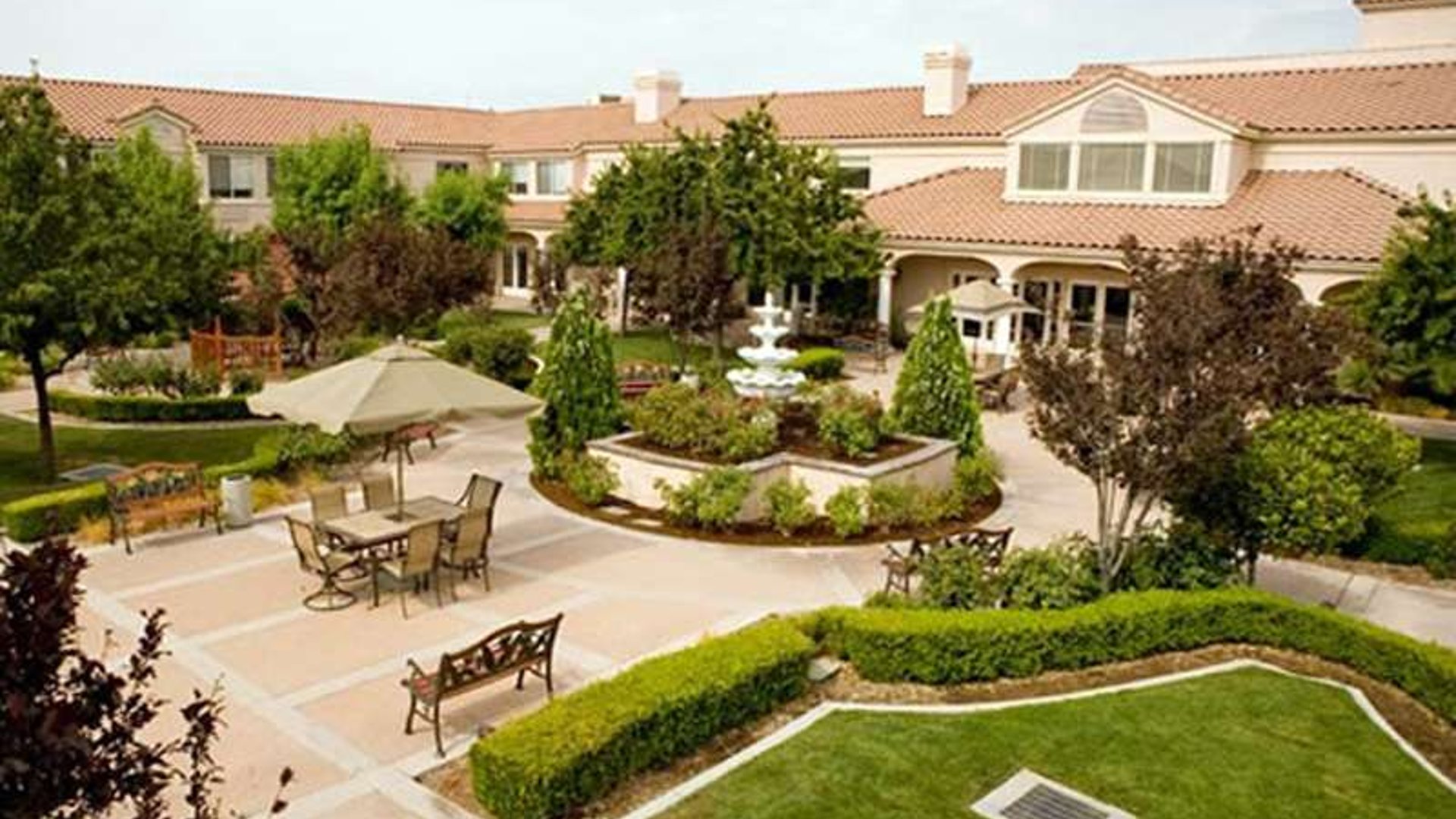 System.Collections.Generic.List`1[AFS.Common.Models.Photo] - Image 2