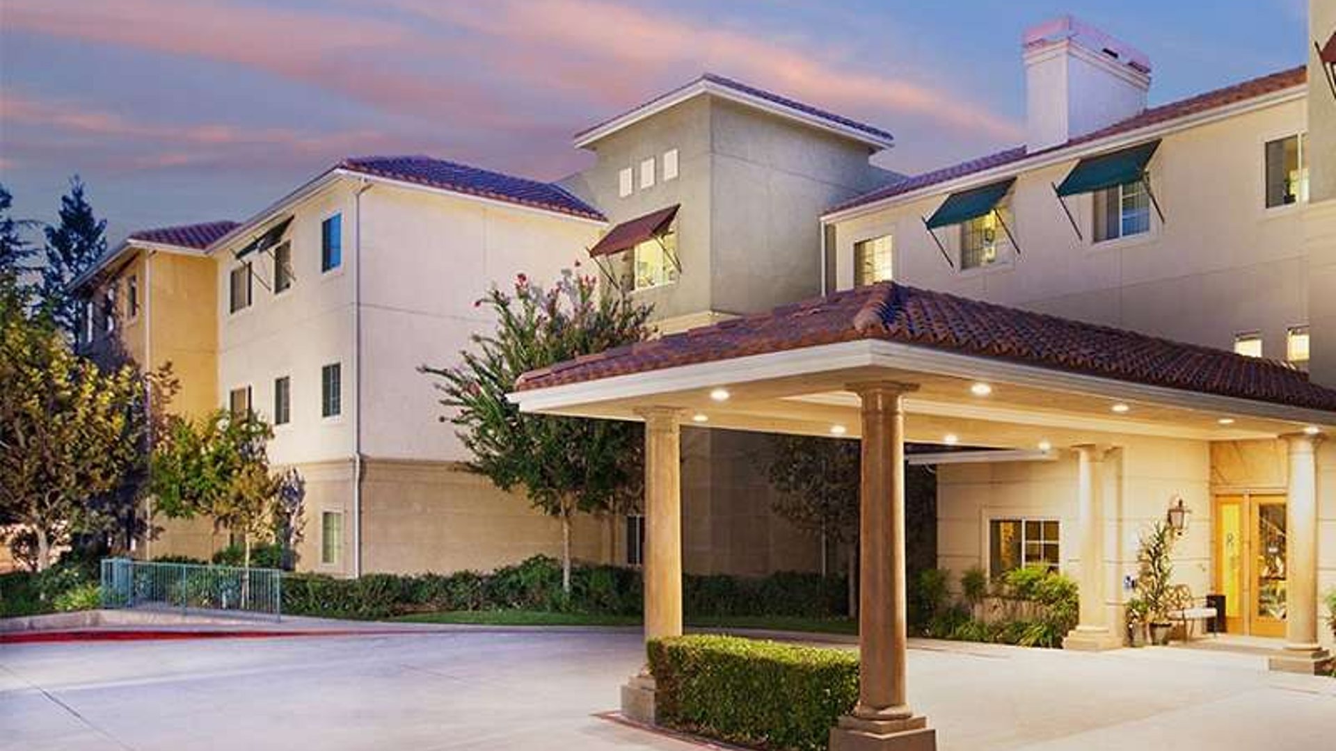 System.Collections.Generic.List`1[AFS.Common.Models.Photo] - Image 1