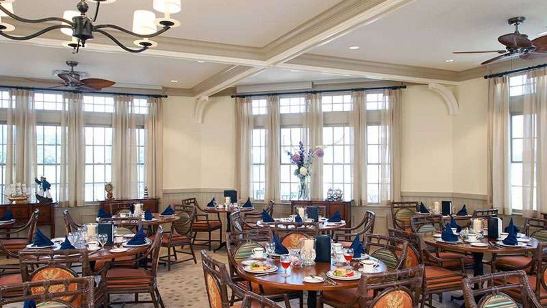 System.Collections.Generic.List`1[AFS.Common.Models.Photo] - Image 4