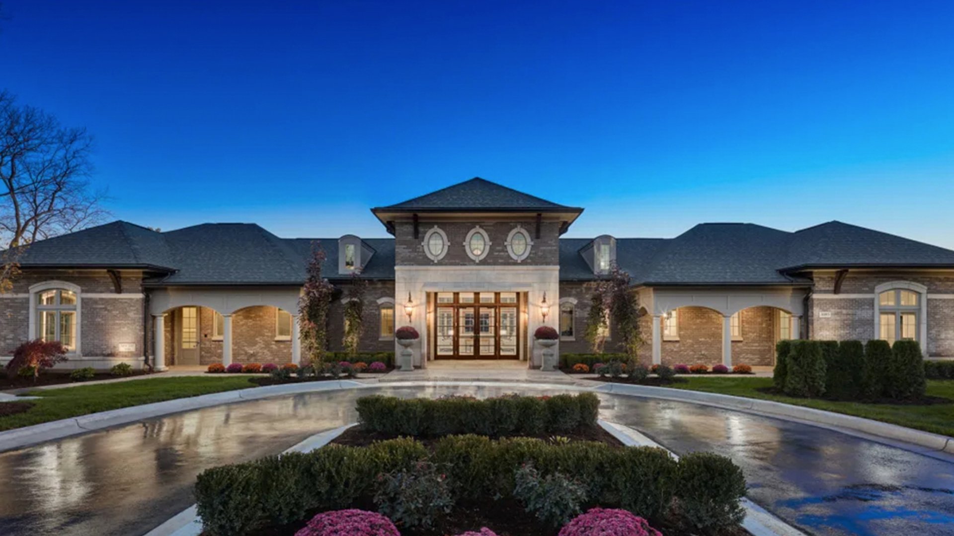 System.Collections.Generic.List`1[AFS.Common.Models.Photo] - Image 1