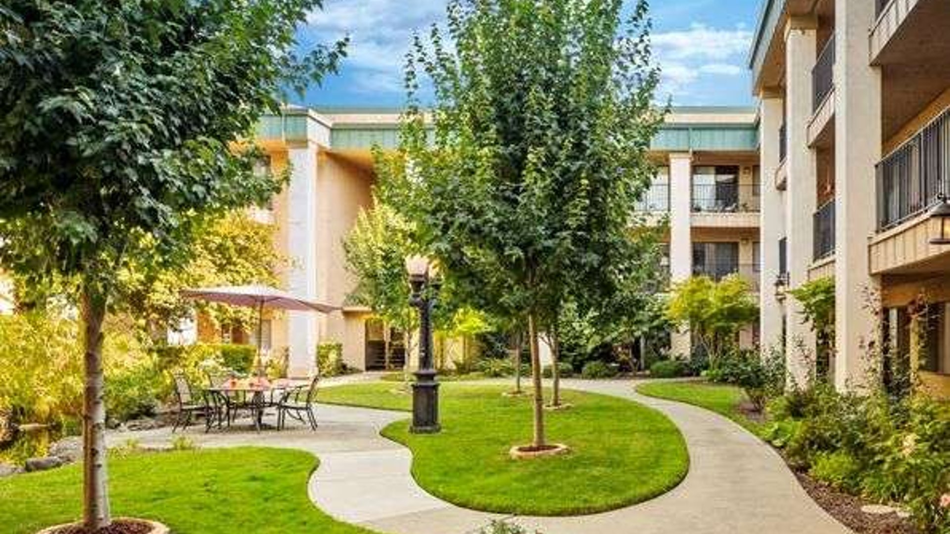 System.Collections.Generic.List`1[AFS.Common.Models.Photo] - Image 1