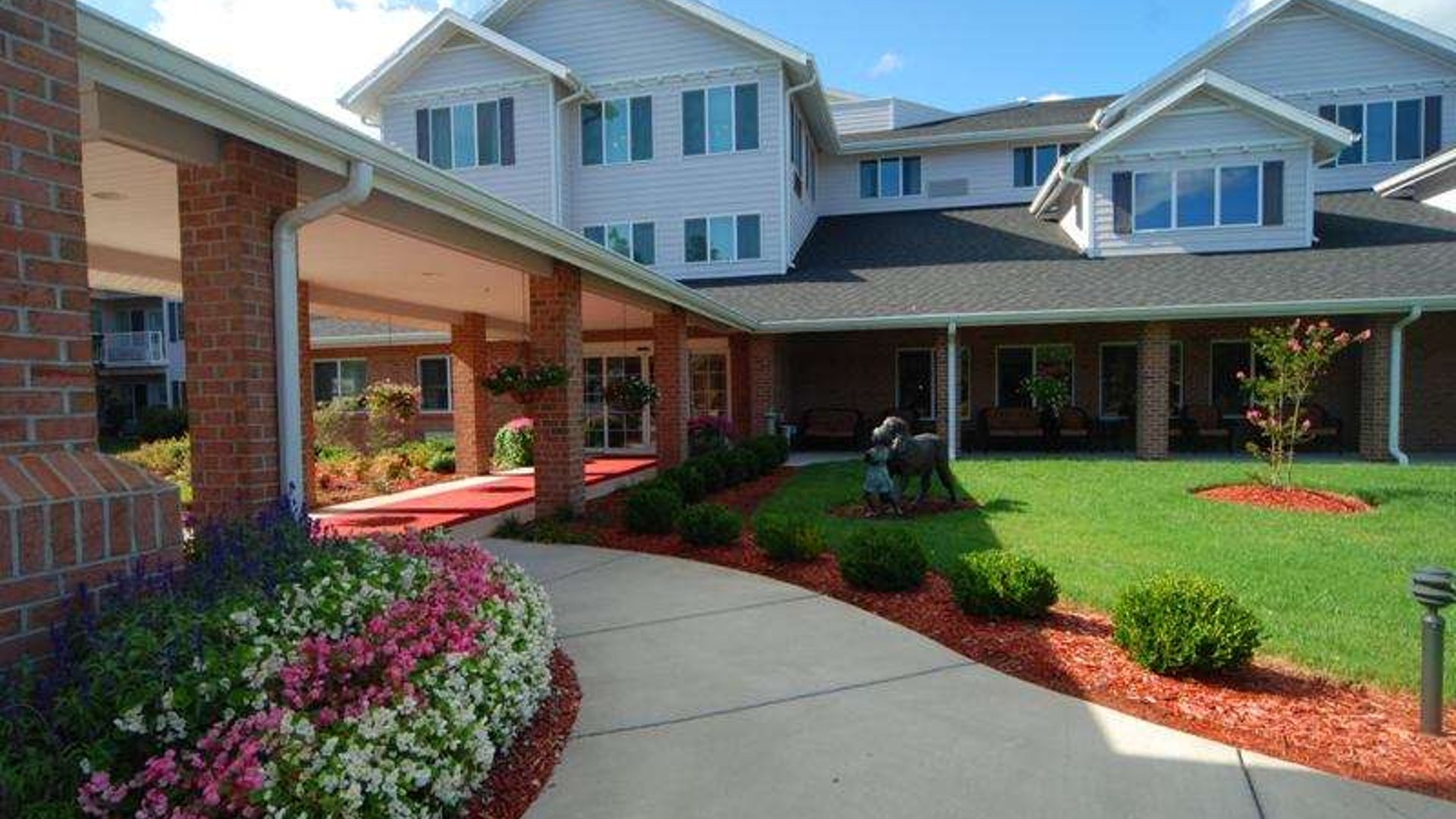 System.Collections.Generic.List`1[AFS.Common.Models.Photo] - Image 1