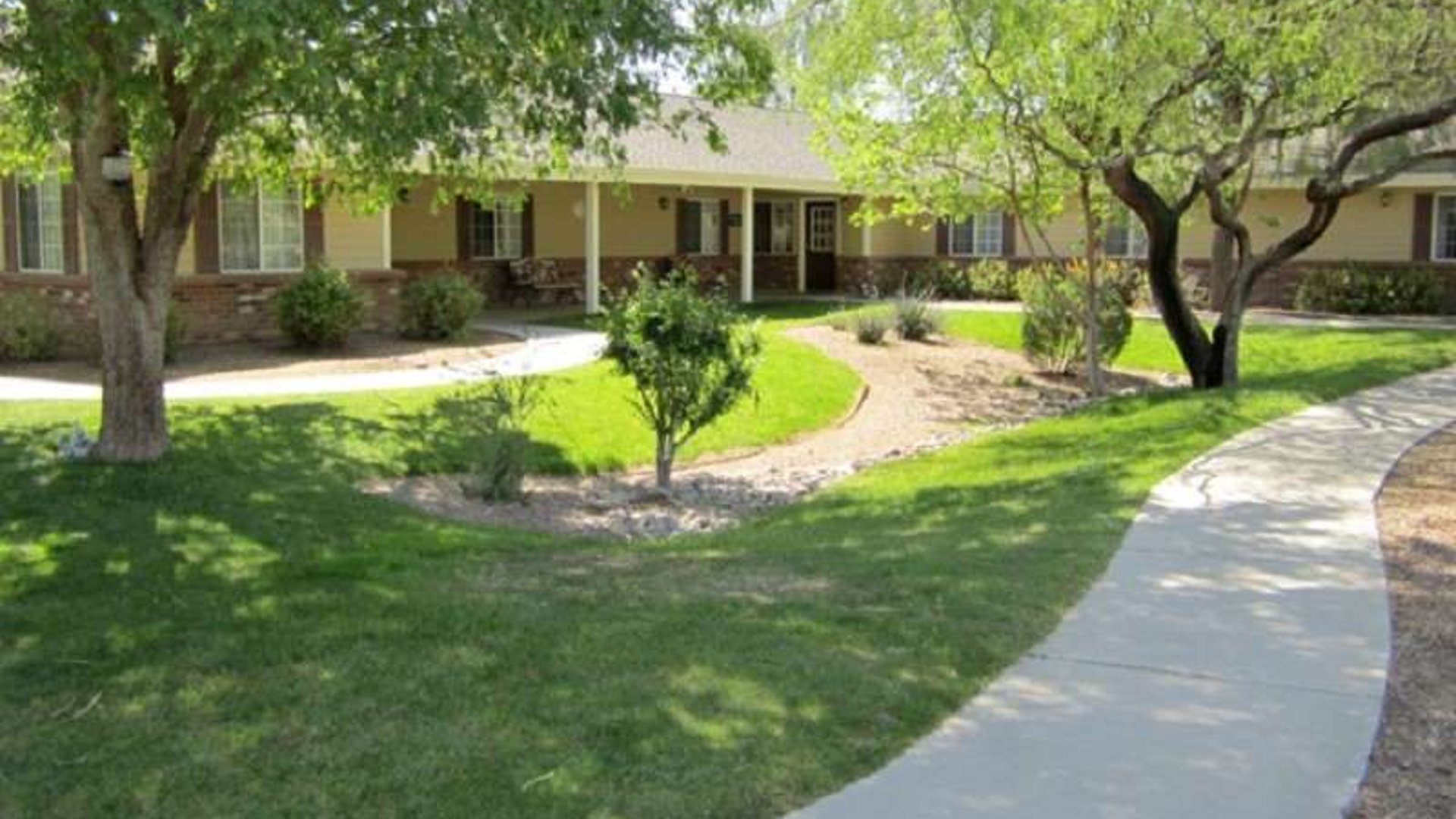 System.Collections.Generic.List`1[AFS.Common.Models.Photo] - Image 1