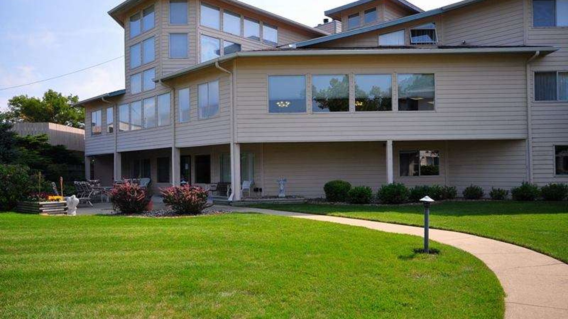 System.Collections.Generic.List`1[AFS.Common.Models.Photo] - Image 1