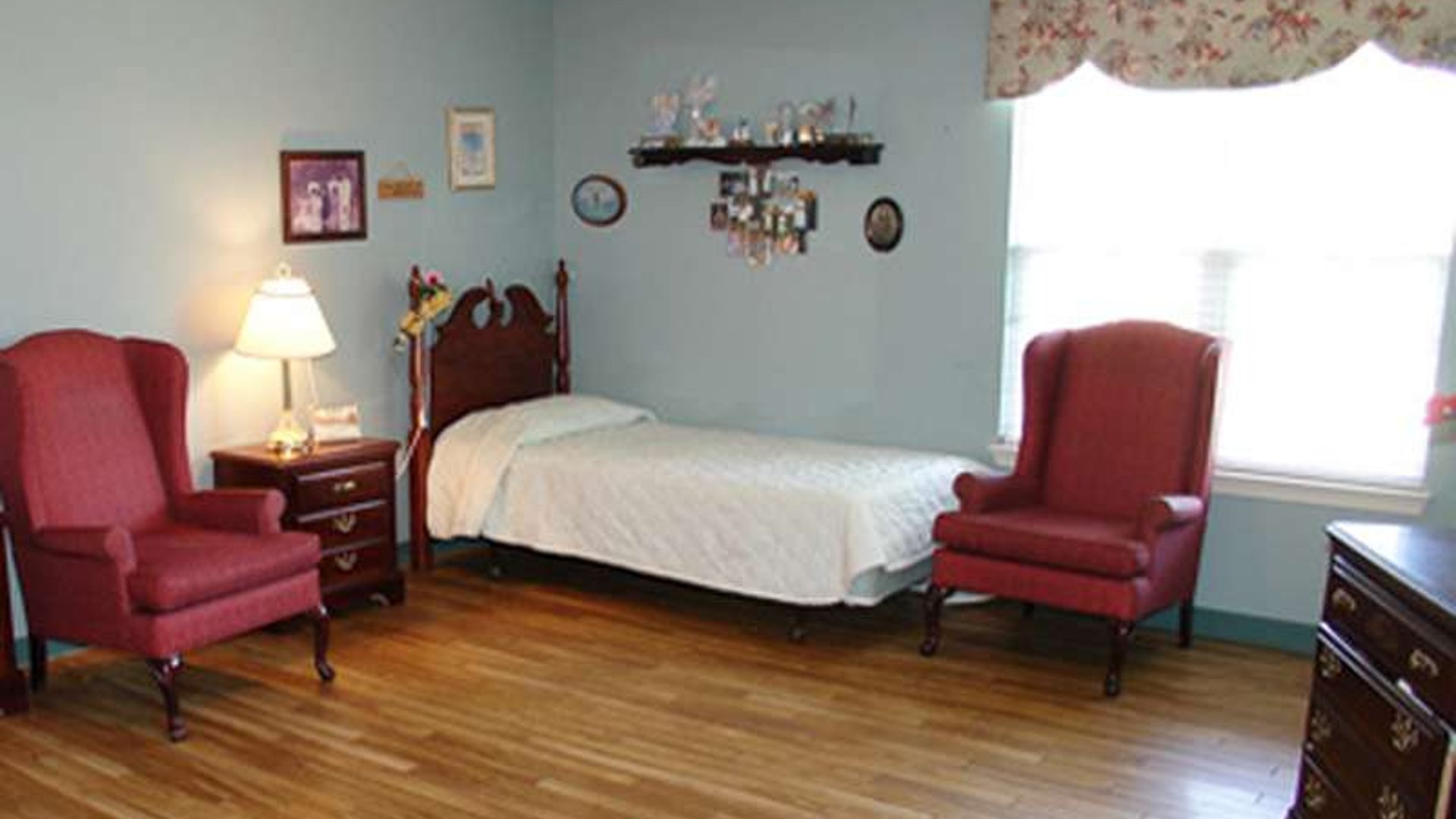 System.Collections.Generic.List`1[AFS.Common.Models.Photo] - Image 3