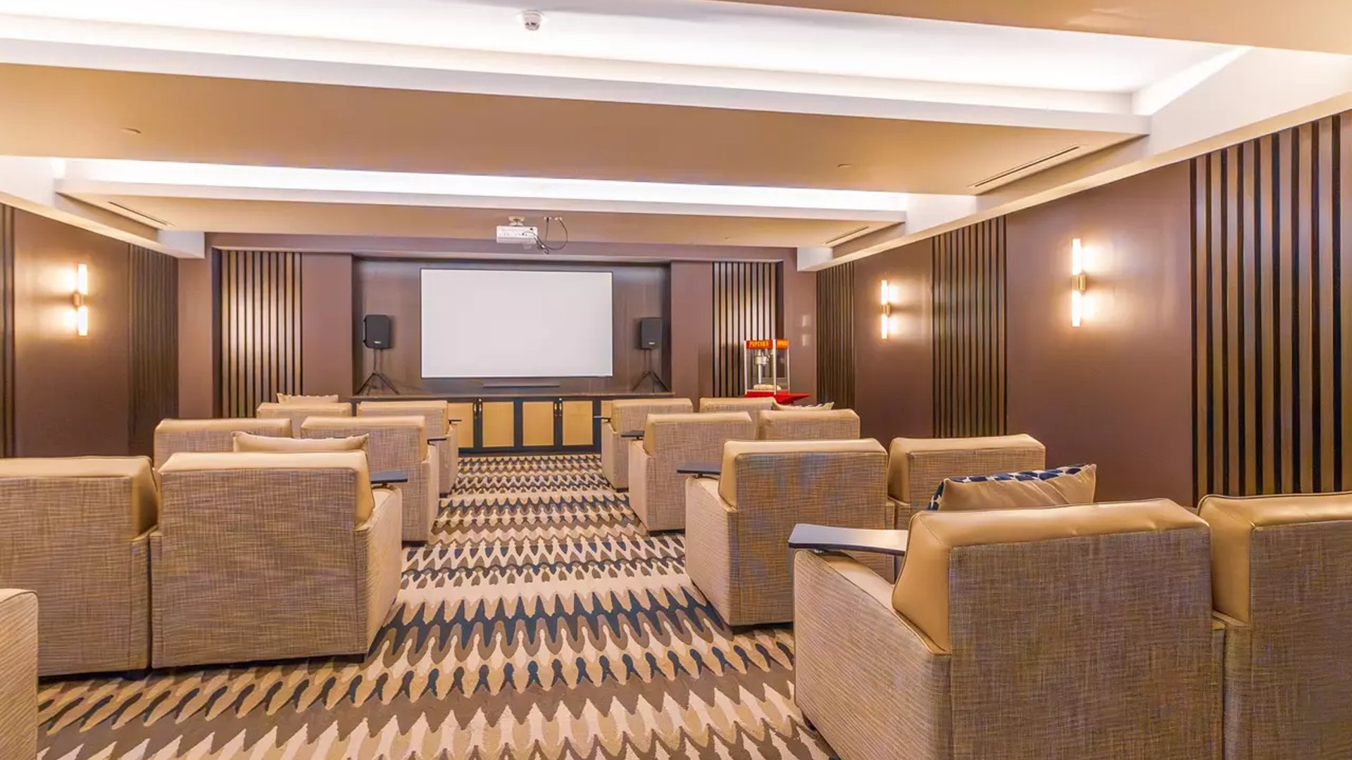 System.Collections.Generic.List`1[AFS.Common.Models.Photo] - Image 5