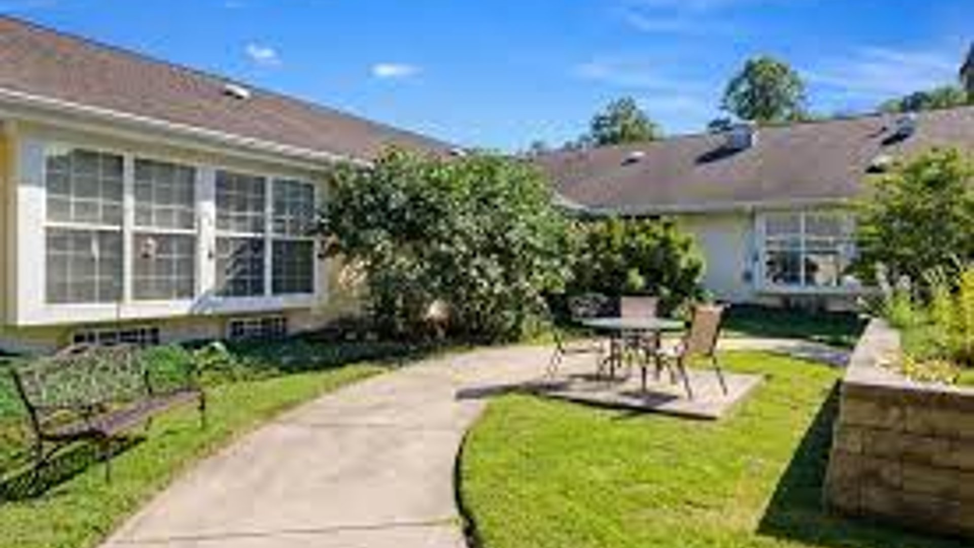 System.Collections.Generic.List`1[AFS.Common.Models.Photo] - Image 1