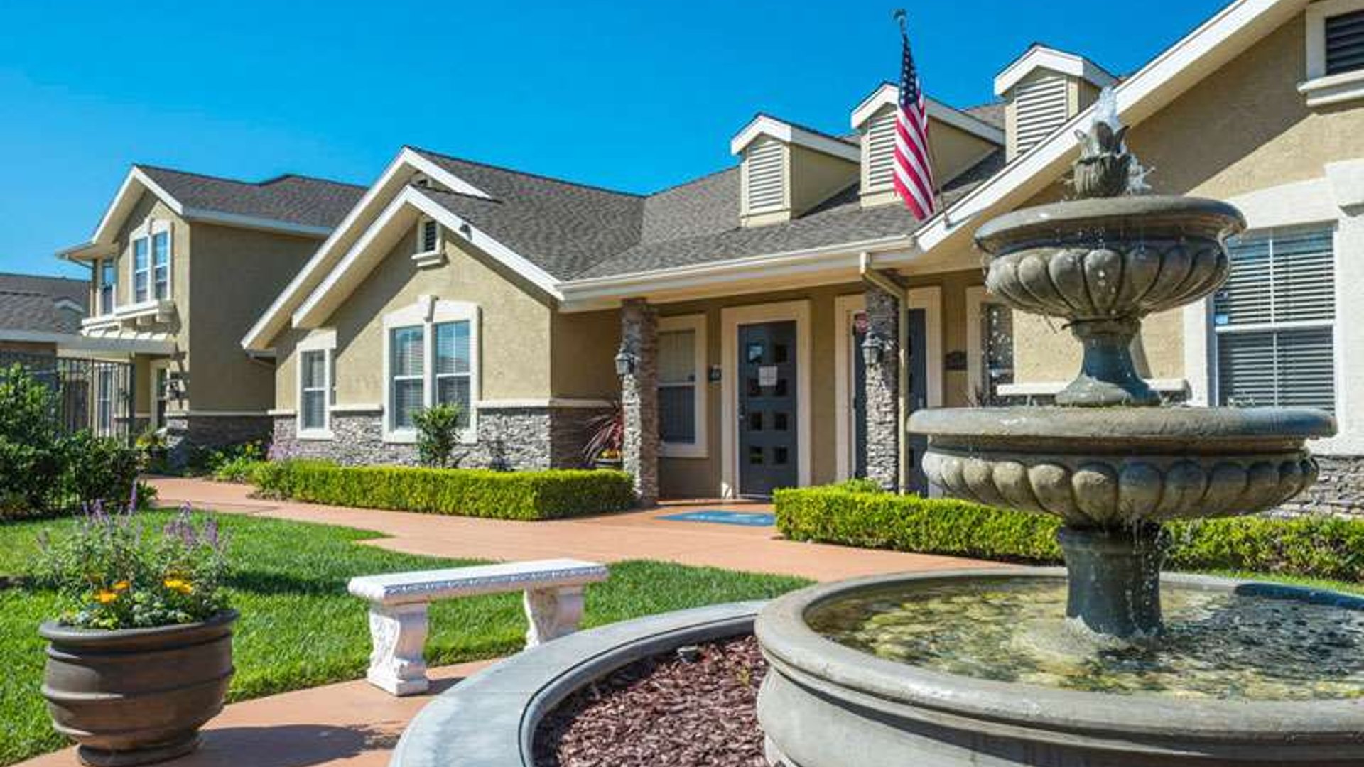 System.Collections.Generic.List`1[AFS.Common.Models.Photo] - Image 1