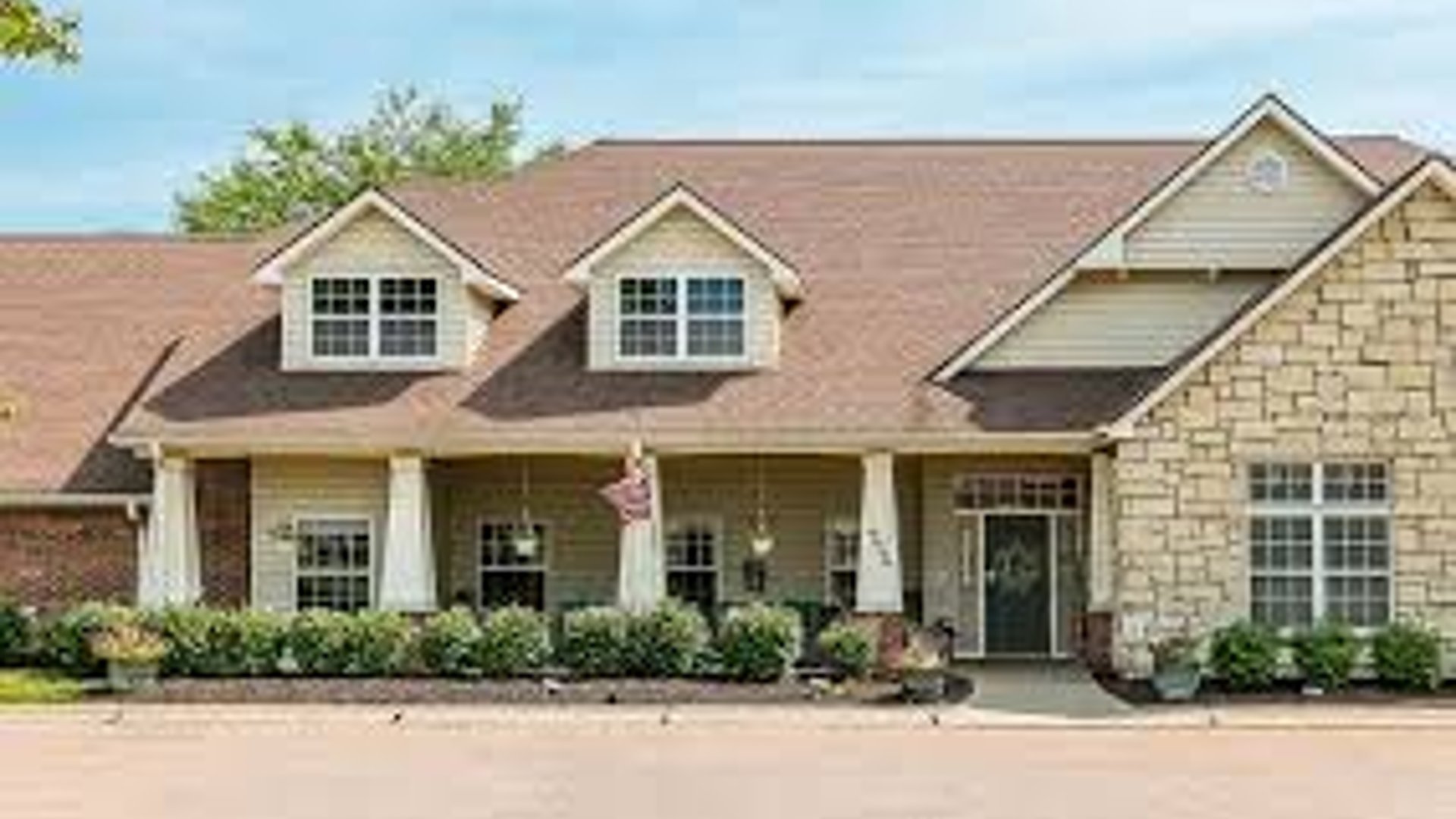 System.Collections.Generic.List`1[AFS.Common.Models.Photo] - Image 1