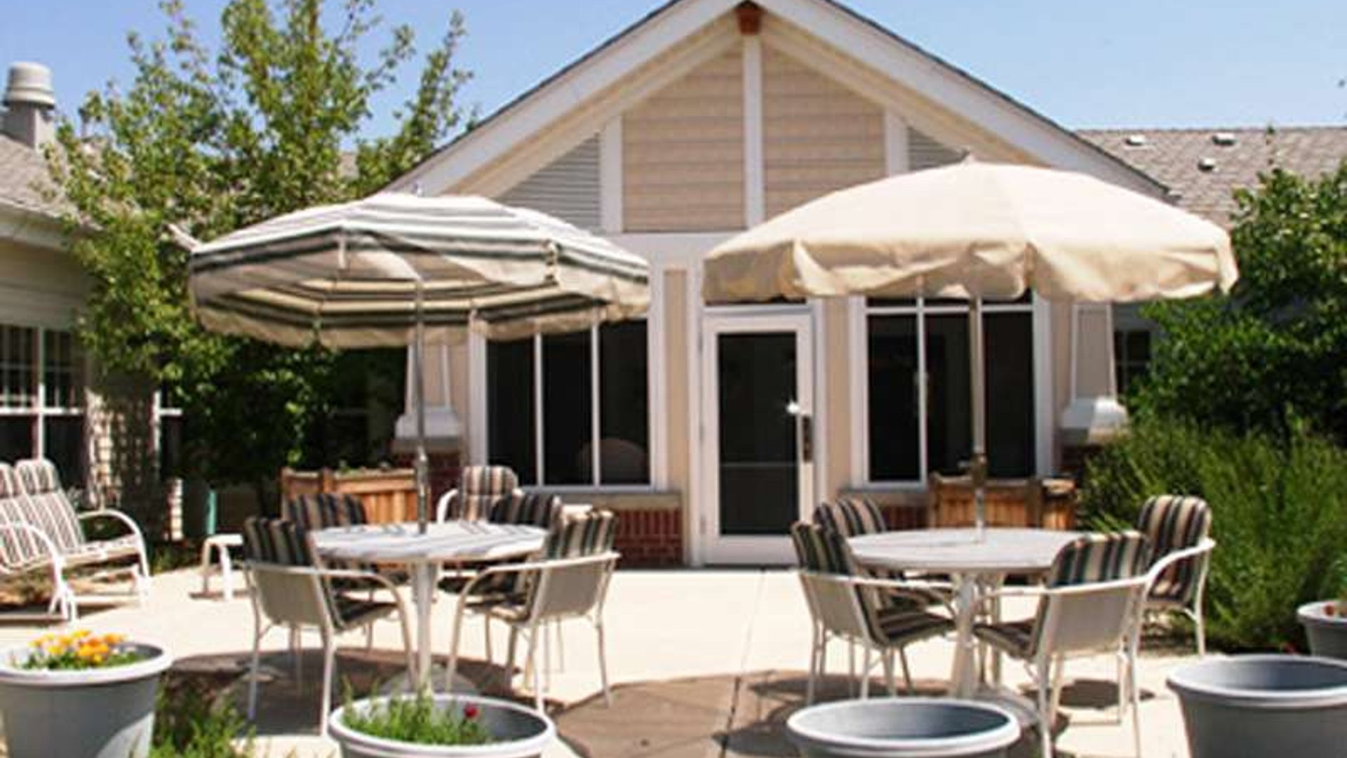 System.Collections.Generic.List`1[AFS.Common.Models.Photo] - Image 2