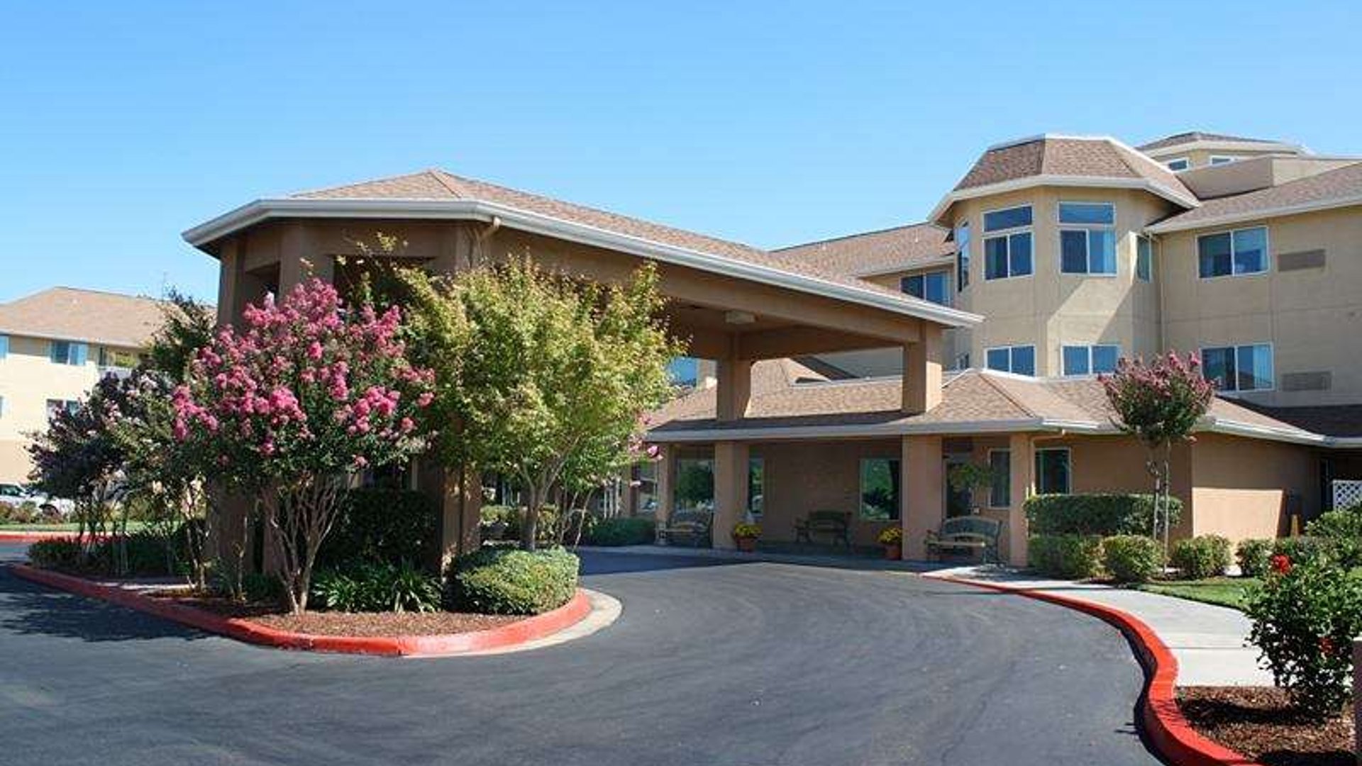 System.Collections.Generic.List`1[AFS.Common.Models.Photo] - Image 1