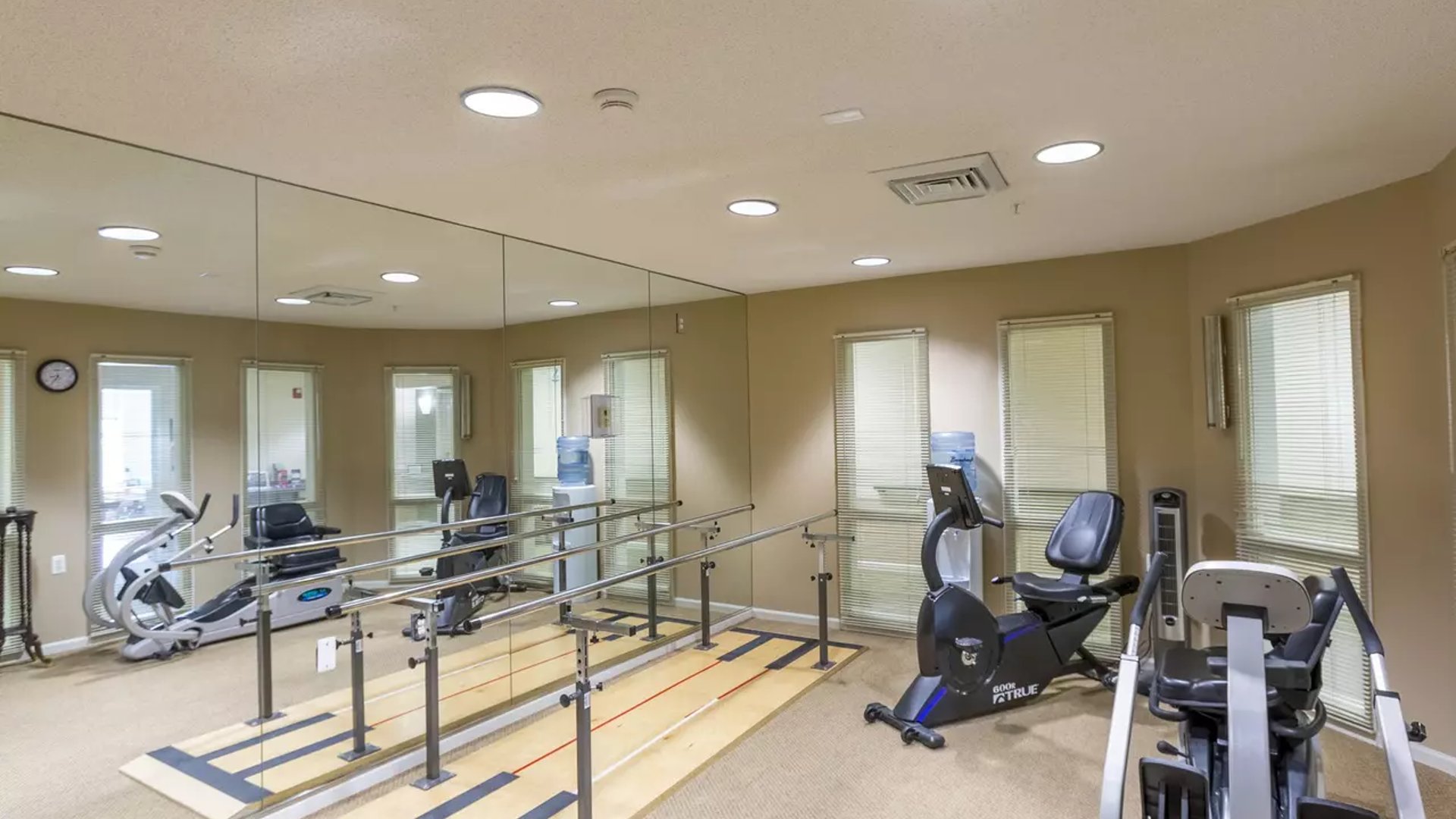 System.Collections.Generic.List`1[AFS.Common.Models.Photo] - Image 5