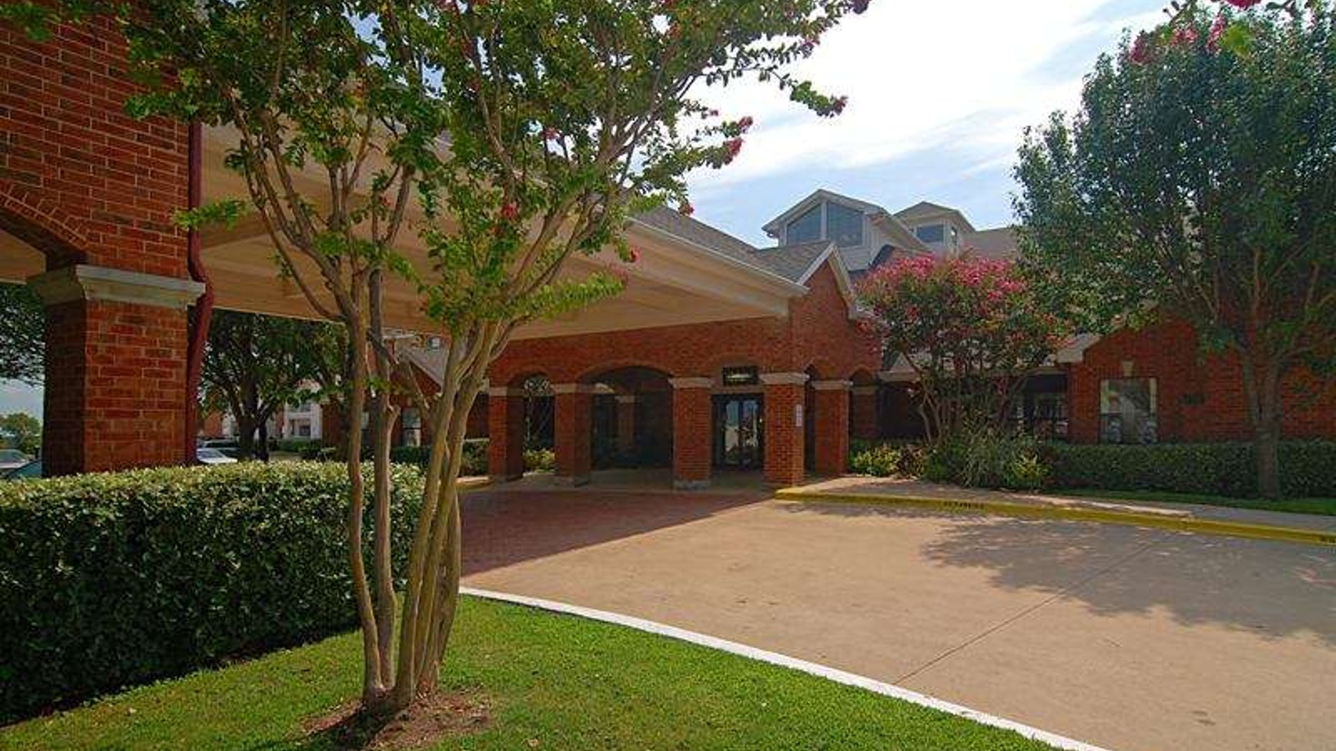 System.Collections.Generic.List`1[AFS.Common.Models.Photo] - Image 1