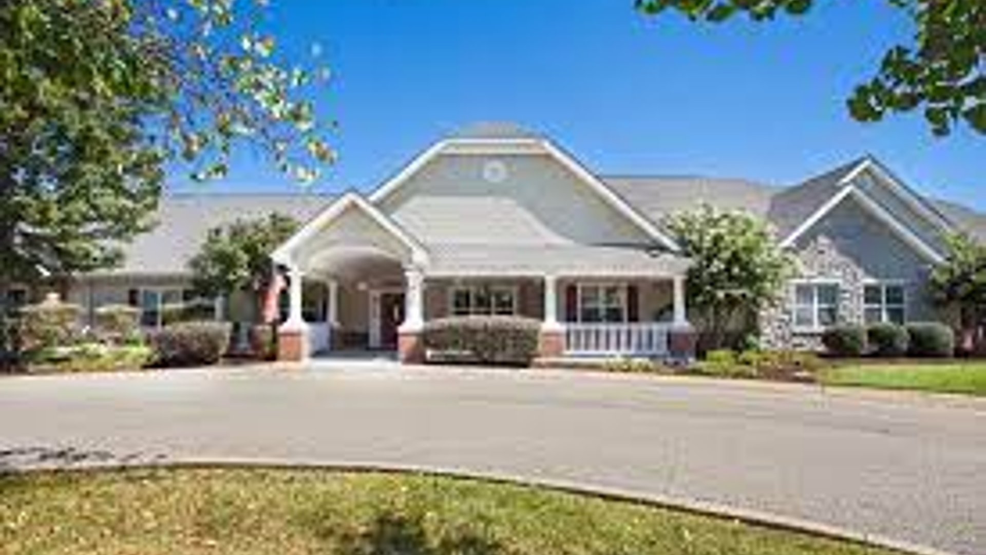 System.Collections.Generic.List`1[AFS.Common.Models.Photo] - Image 1